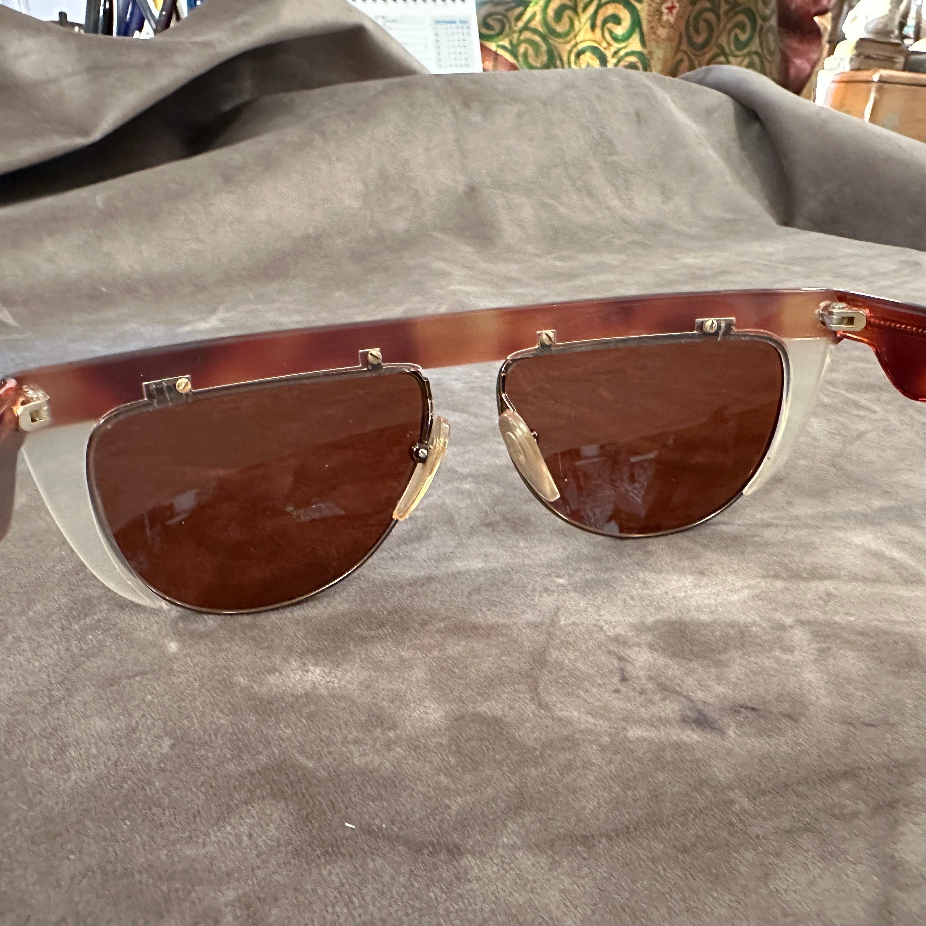 1990 Newer Worn High Quality Italian Sunglasses by Trussardi en vente 3