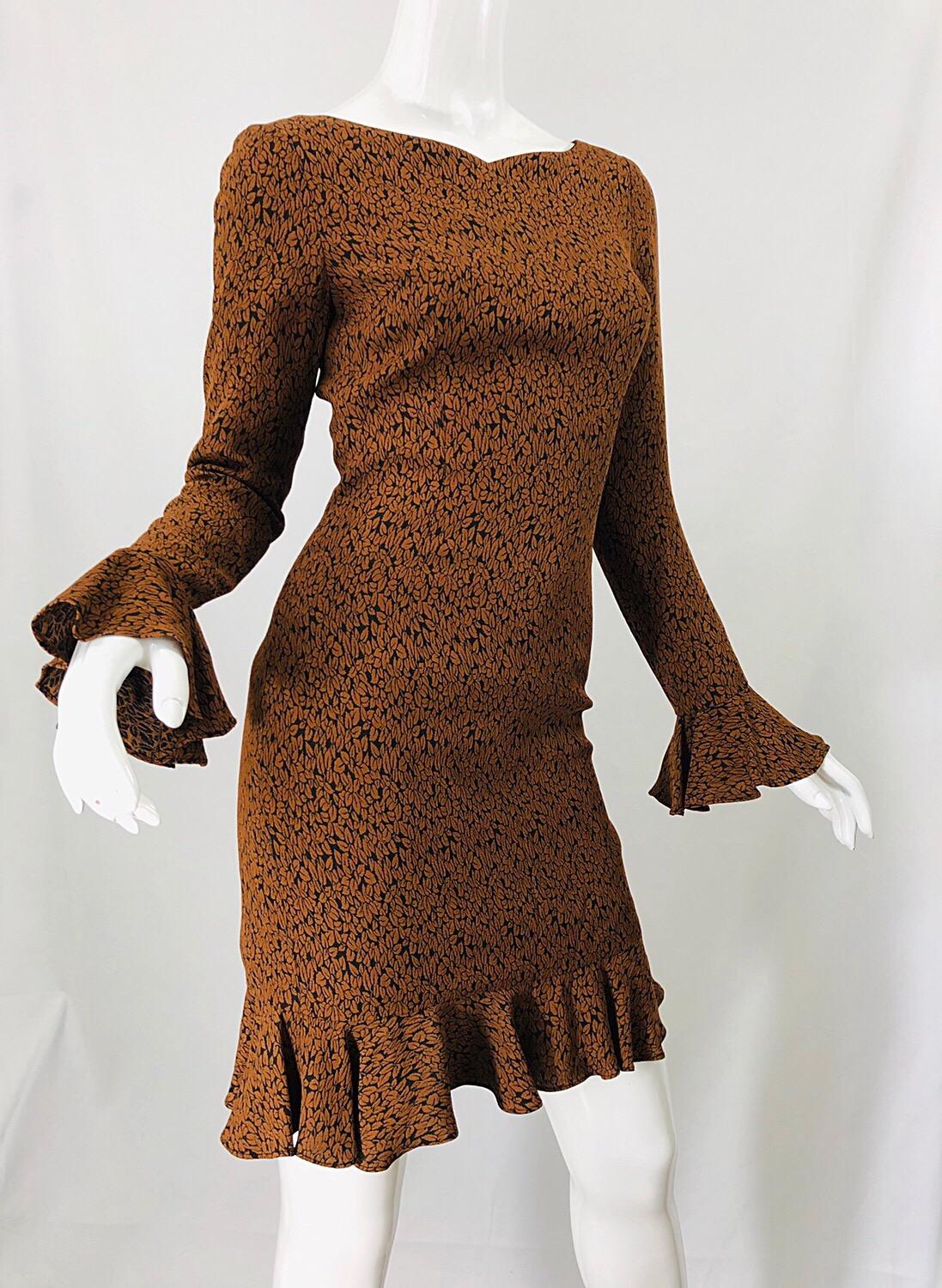 Women's 1990s Nicole Miller Leaf Print Brown Size 4 Bell Sleeve Vintage 90s Dress For Sale