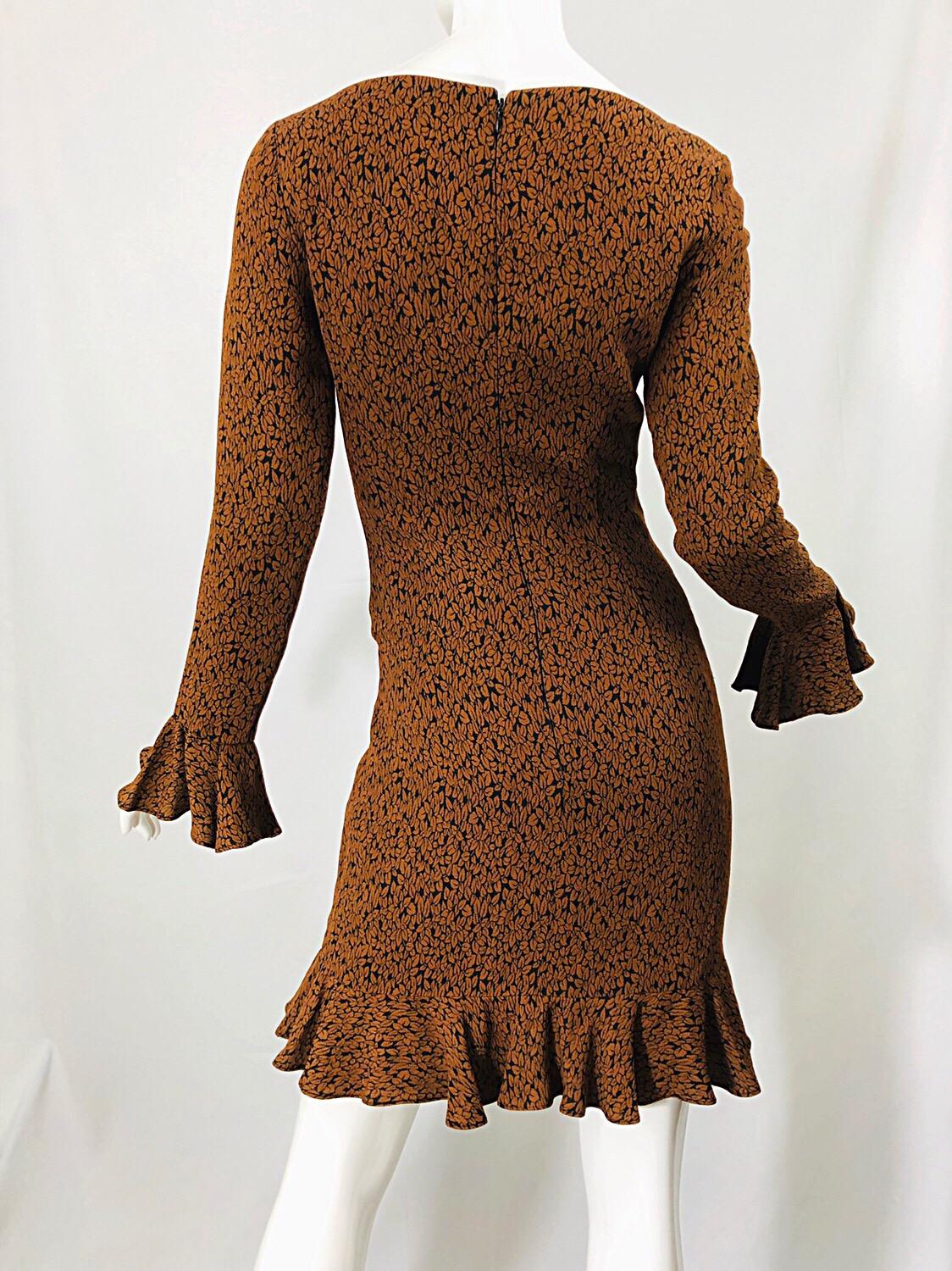 1990s Nicole Miller Leaf Print Brown Size 4 Bell Sleeve Vintage 90s Dress For Sale 1