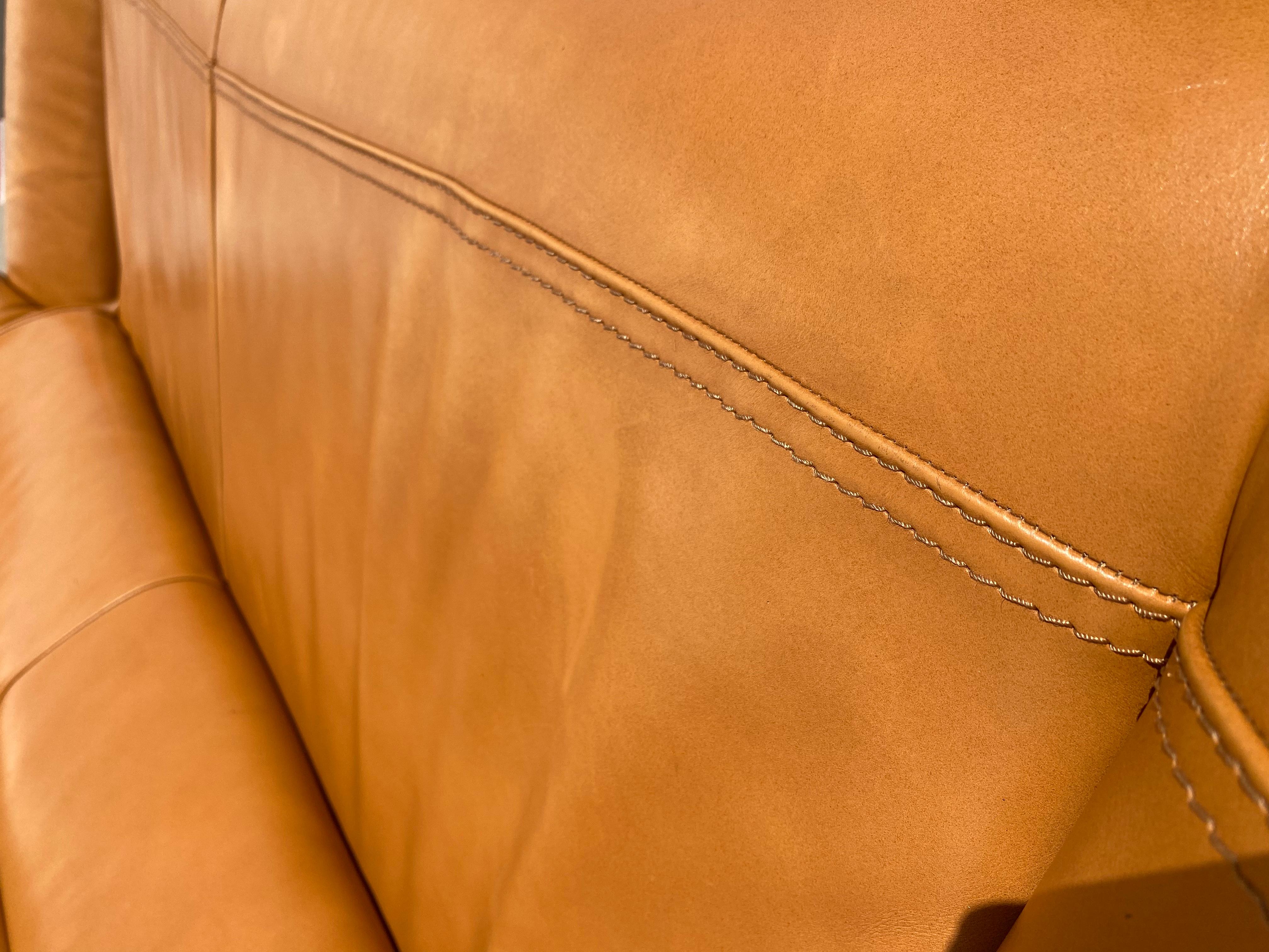 1990s Nicoletti Salotti Post-Modern & Sleek Fine Tan Leather Sofa For Sale 5