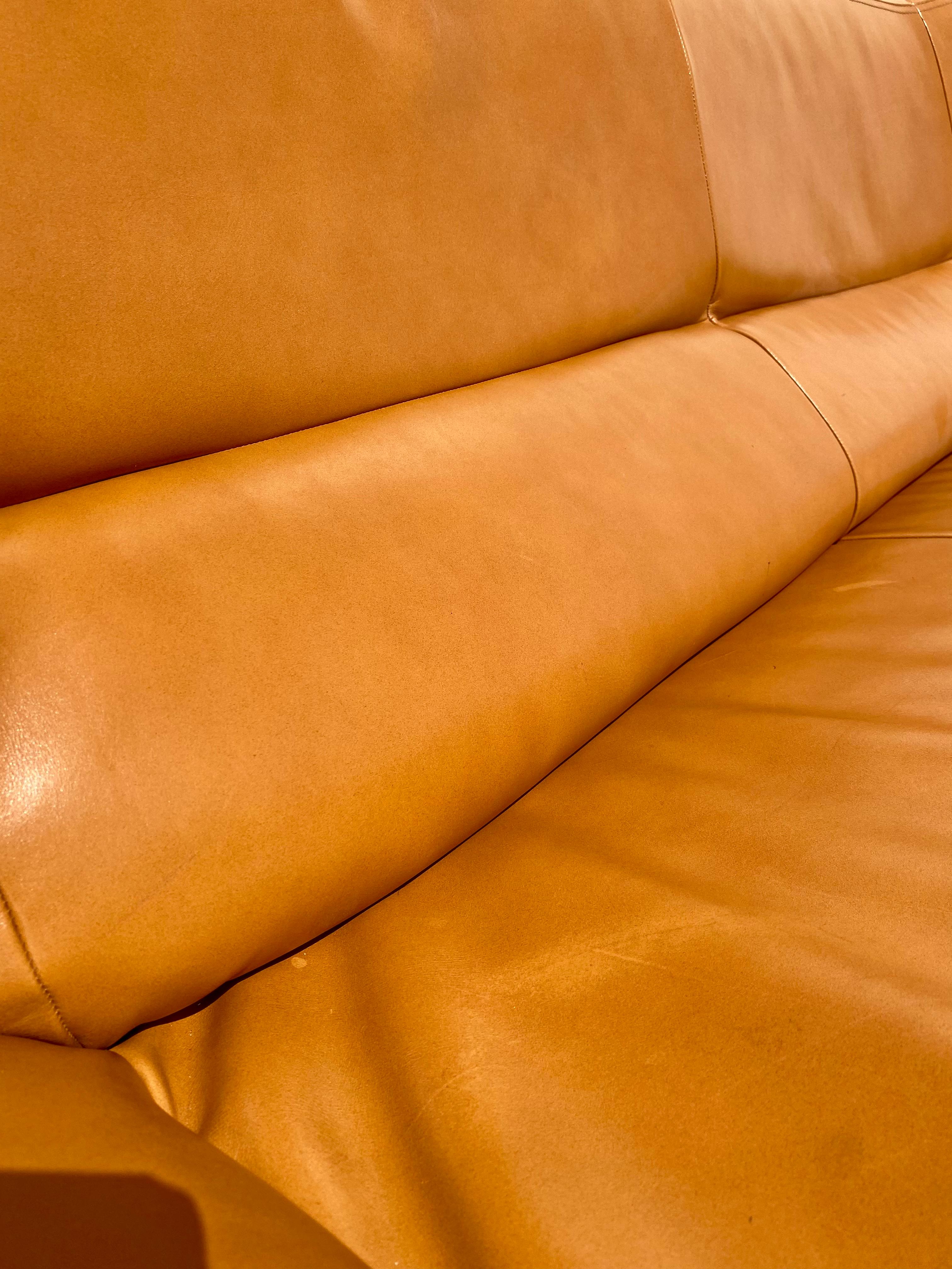 1990s Nicoletti Salotti Post-Modern & Sleek Fine Tan Leather Sofa For Sale 6