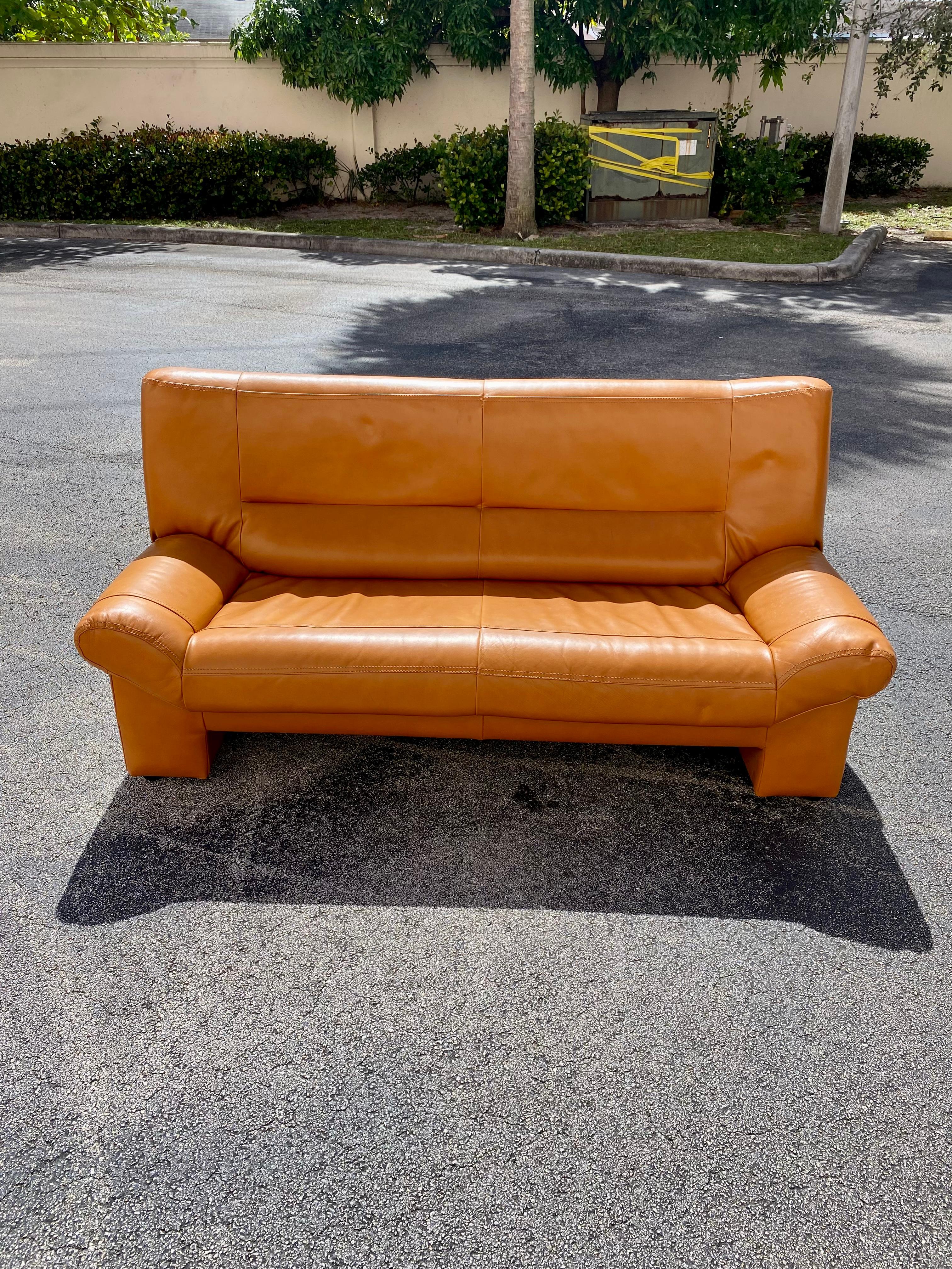 1990s Nicoletti Salotti Post-Modern & Sleek Fine Tan Leather Sofa For Sale 2
