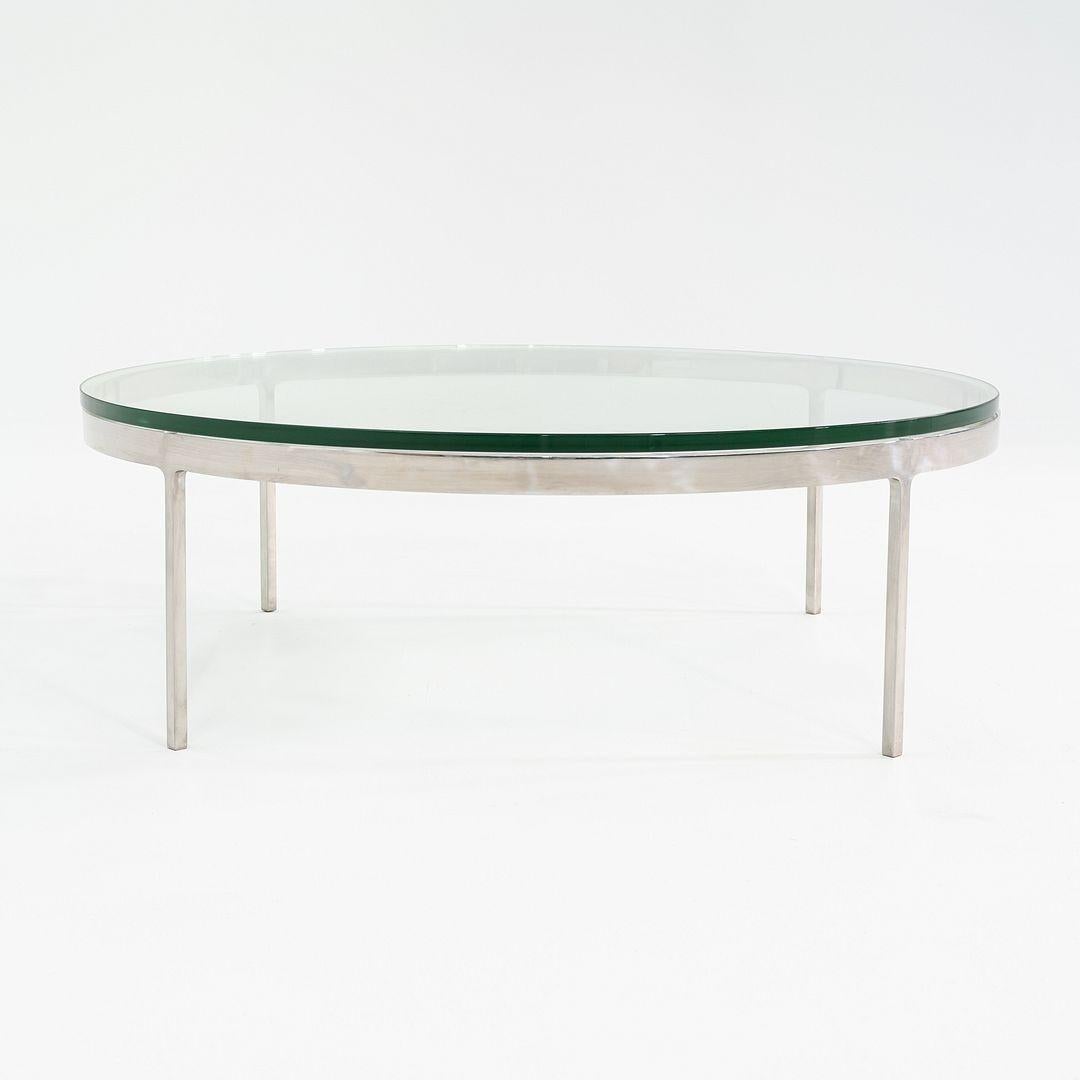 1990er Nicos Zographos Couchtisch aus poliertem Edelstahl und Glas TA.35.42G im Zustand „Gut“ im Angebot in Philadelphia, PA
