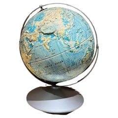 Globe mondial sculptural Nystrom en relief surélevé des années 1990