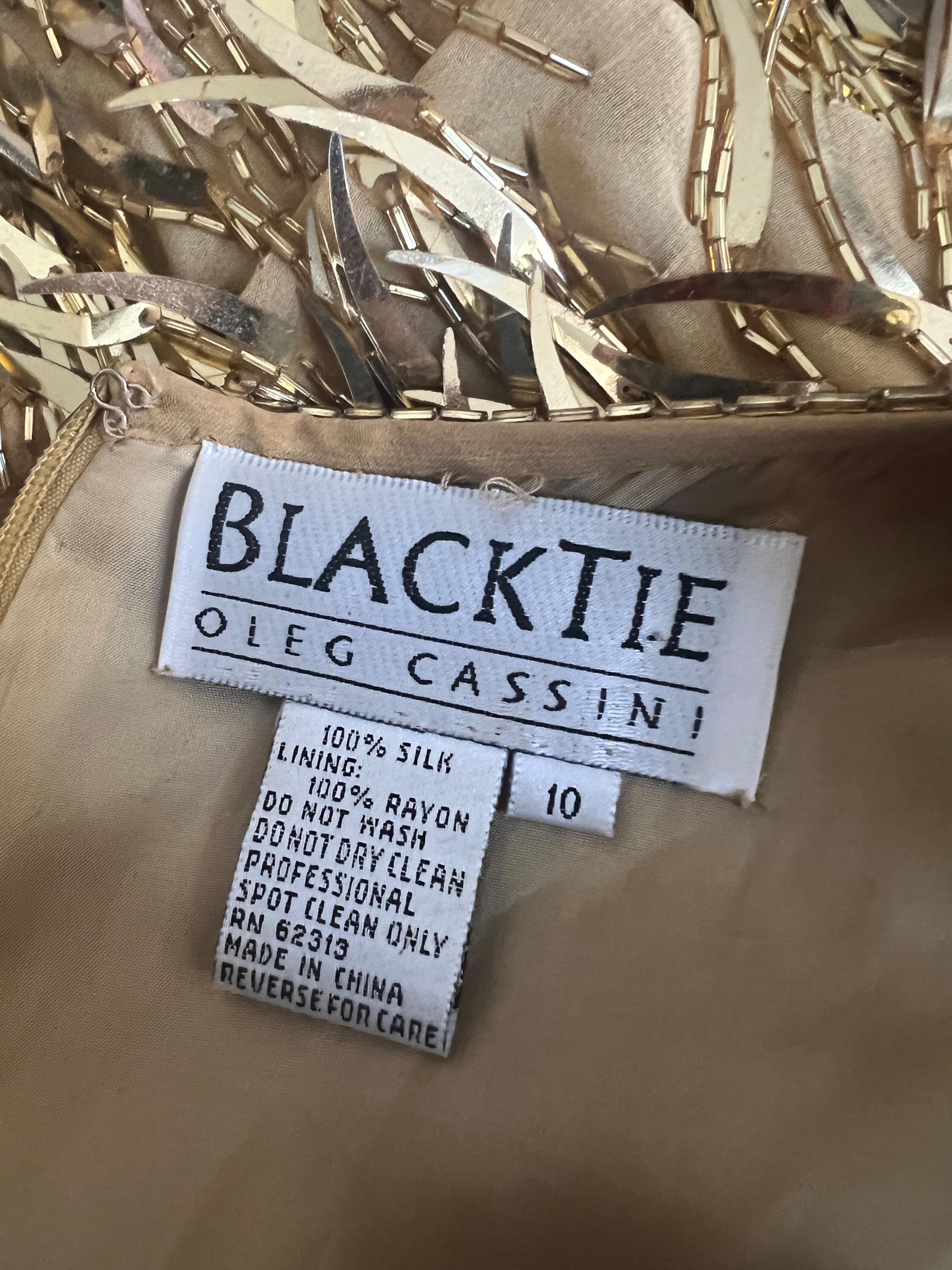 De las mujeres Vestido de lentejuelas y cuentas doradas Oleg Cassini de los años 90 en venta