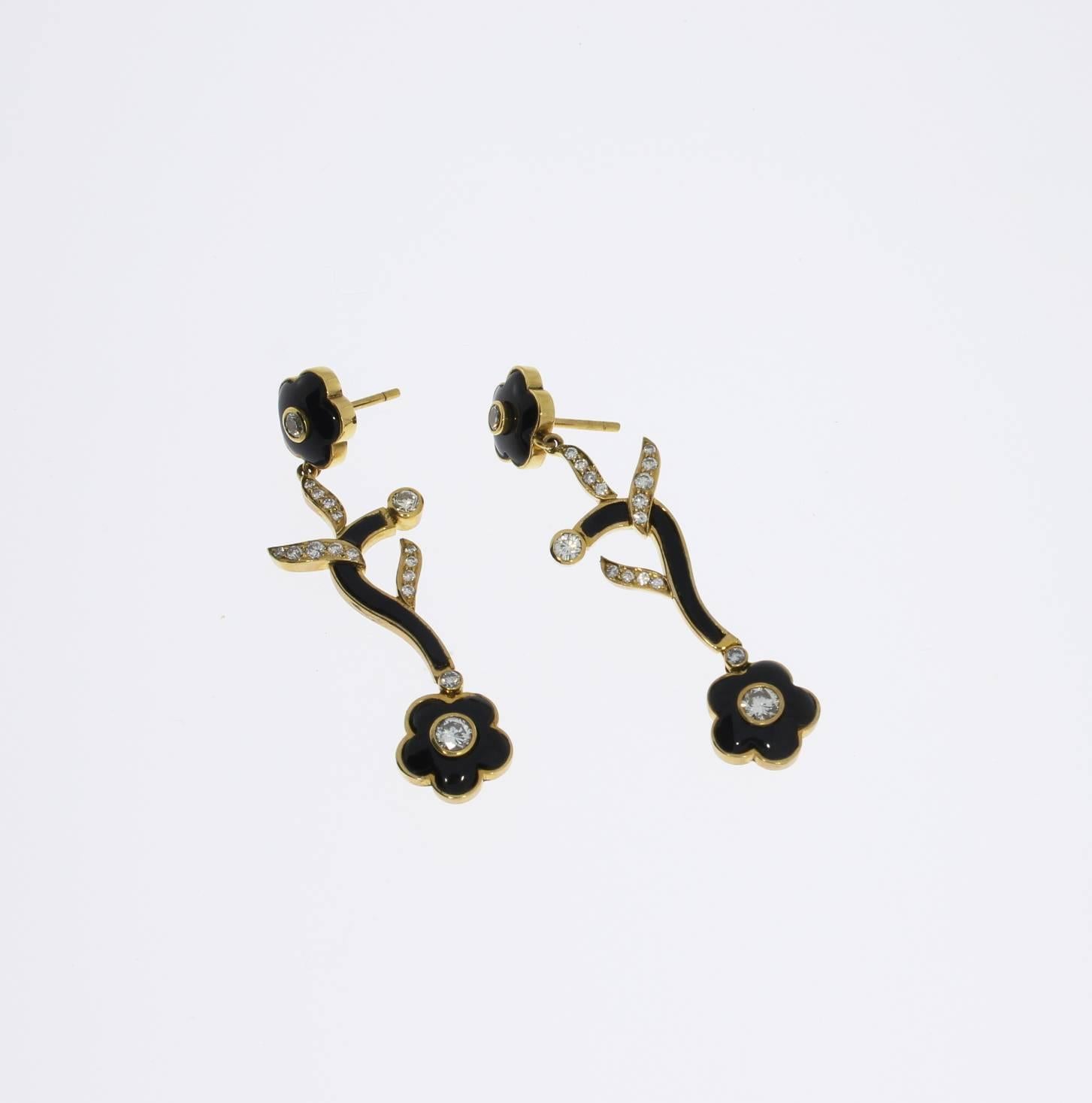 Round Cut 1990s Onyx and Diamond Dangle Gold Earrings For Sale