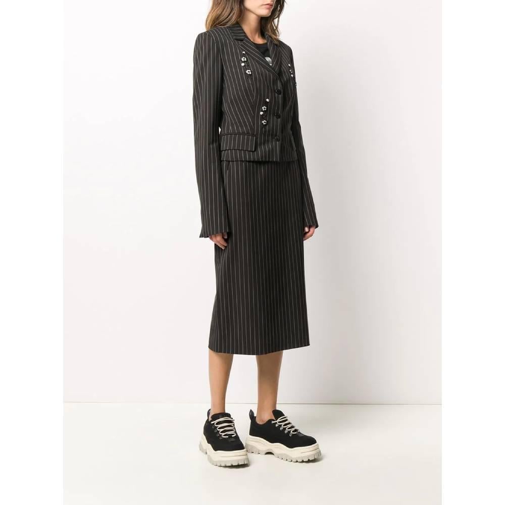 Oppio Jeans suit in black pinstripe viscose. Jacket with classic lapel collar, front closure with buttons and decorative embroidery. High-waisted straight midi skirt.

Years: 90s

Made in Italy

Size: 42 IT

Flat measurements

Jacket
Height: 53