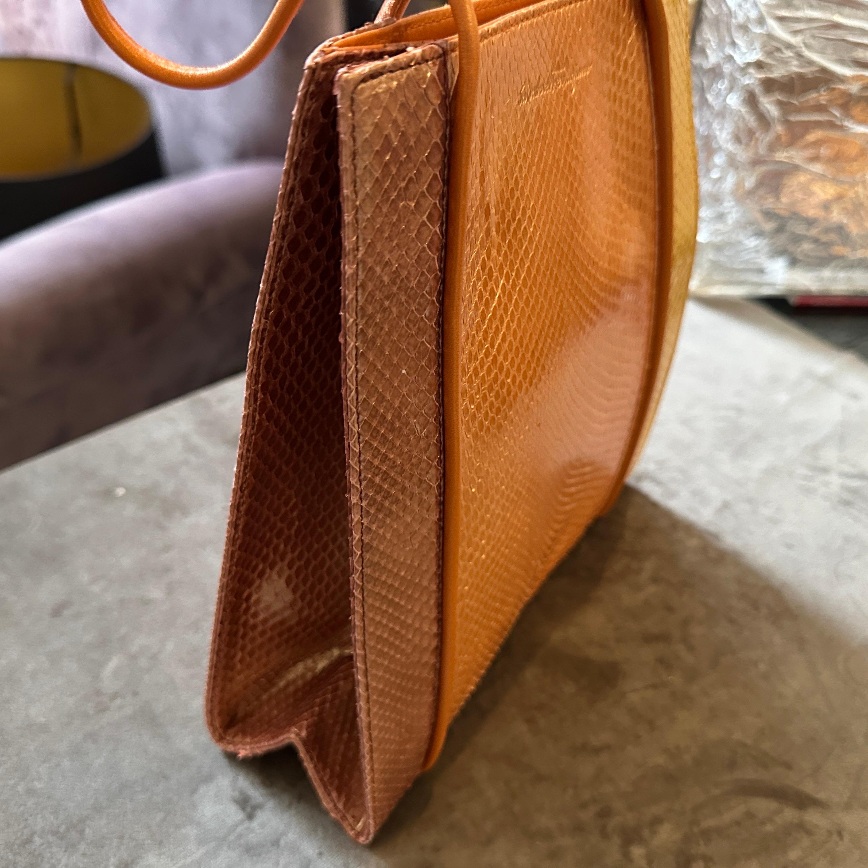 Bolso de asa superior de piel naranja, marrón y amarilla de los años 90 de Salvatore Ferragamo en venta 5