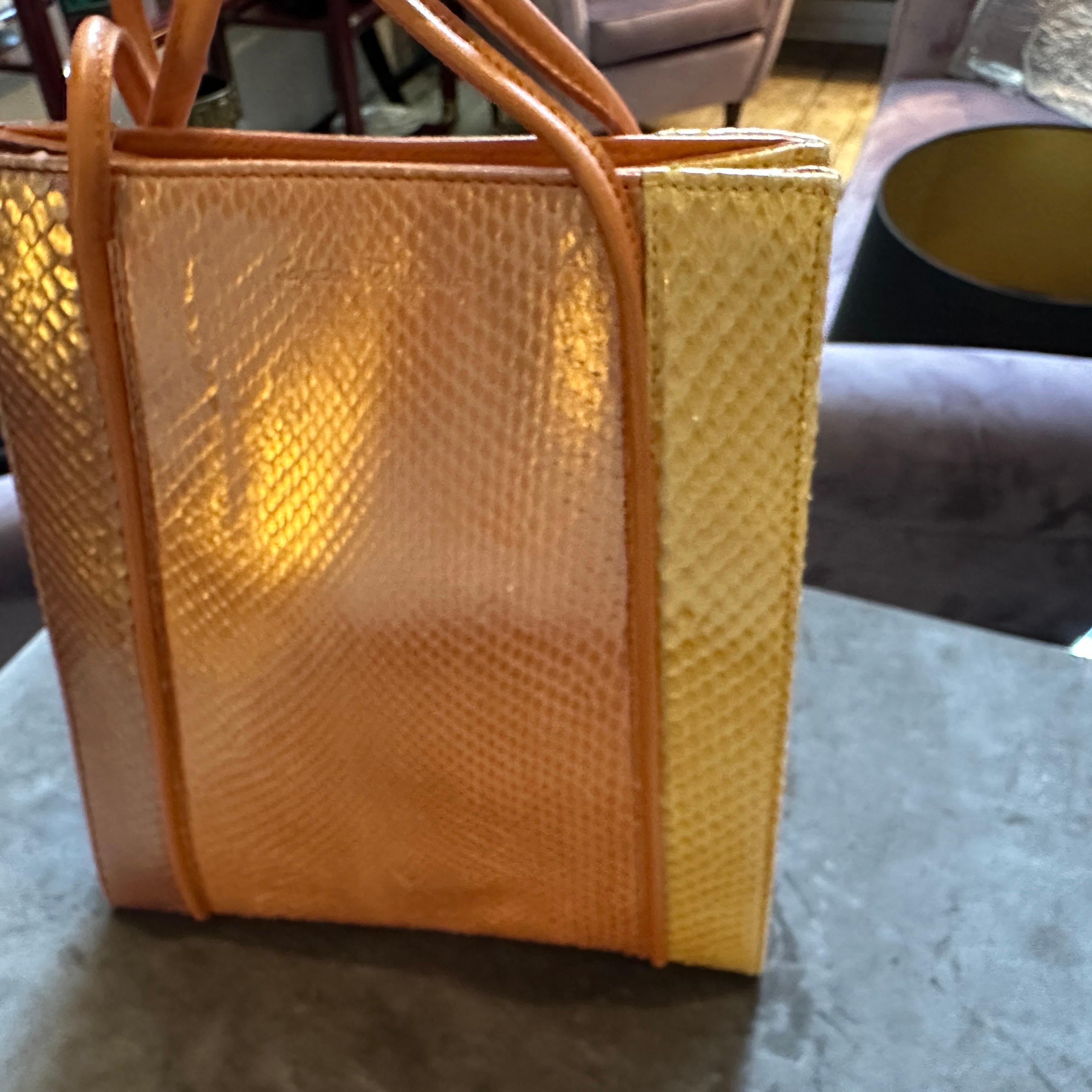 Bolso de asa superior de piel naranja, marrón y amarilla de los años 90 de Salvatore Ferragamo en venta 7