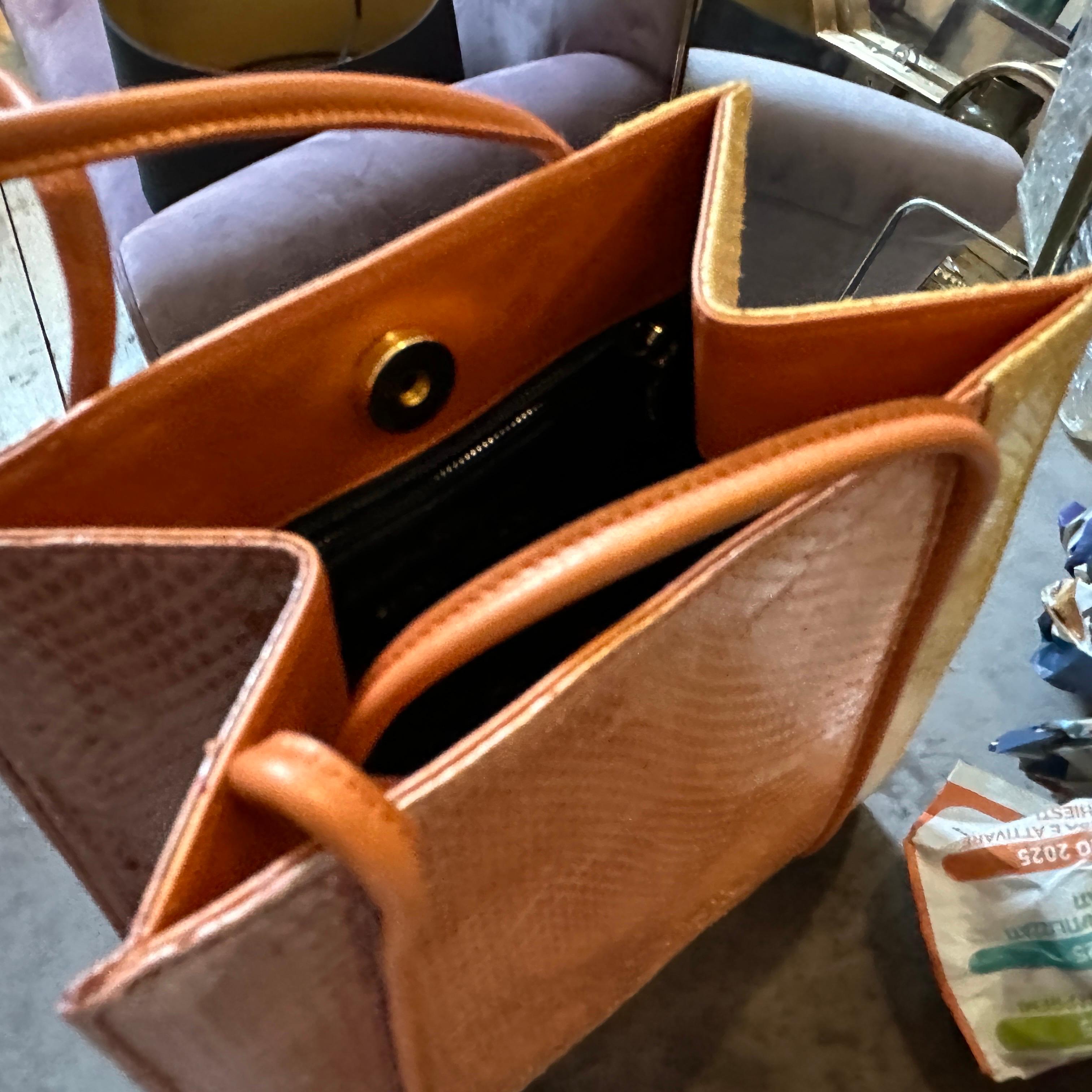 Bolso de asa superior de piel naranja, marrón y amarilla de los años 90 de Salvatore Ferragamo en venta 1