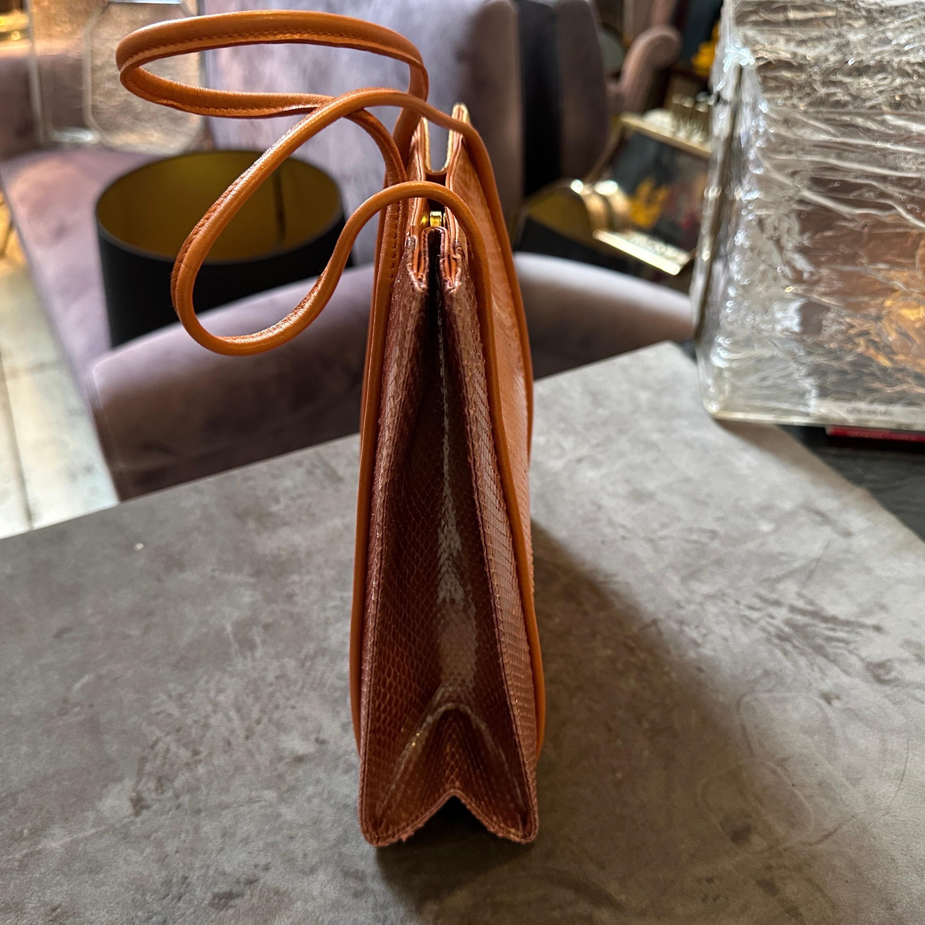 Bolso de asa superior de piel naranja, marrón y amarilla de los años 90 de Salvatore Ferragamo en venta 4