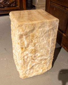 Pedestal escultural de ónix macizo tallado a mano de los años 90