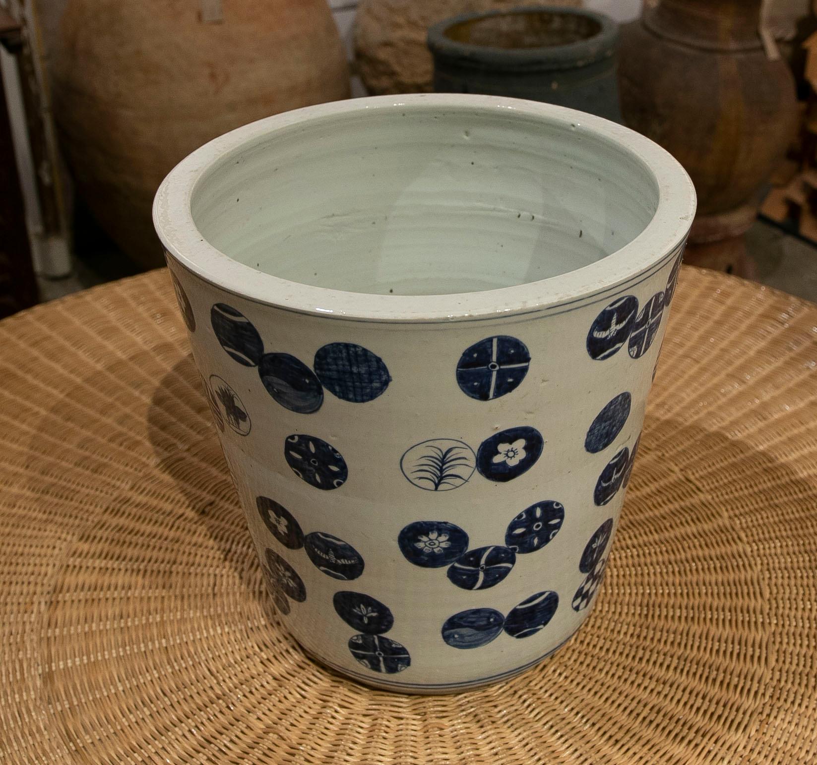 20th Century 1990s Orientalist Glazed Ceramic Flowerpot Stand For Sale