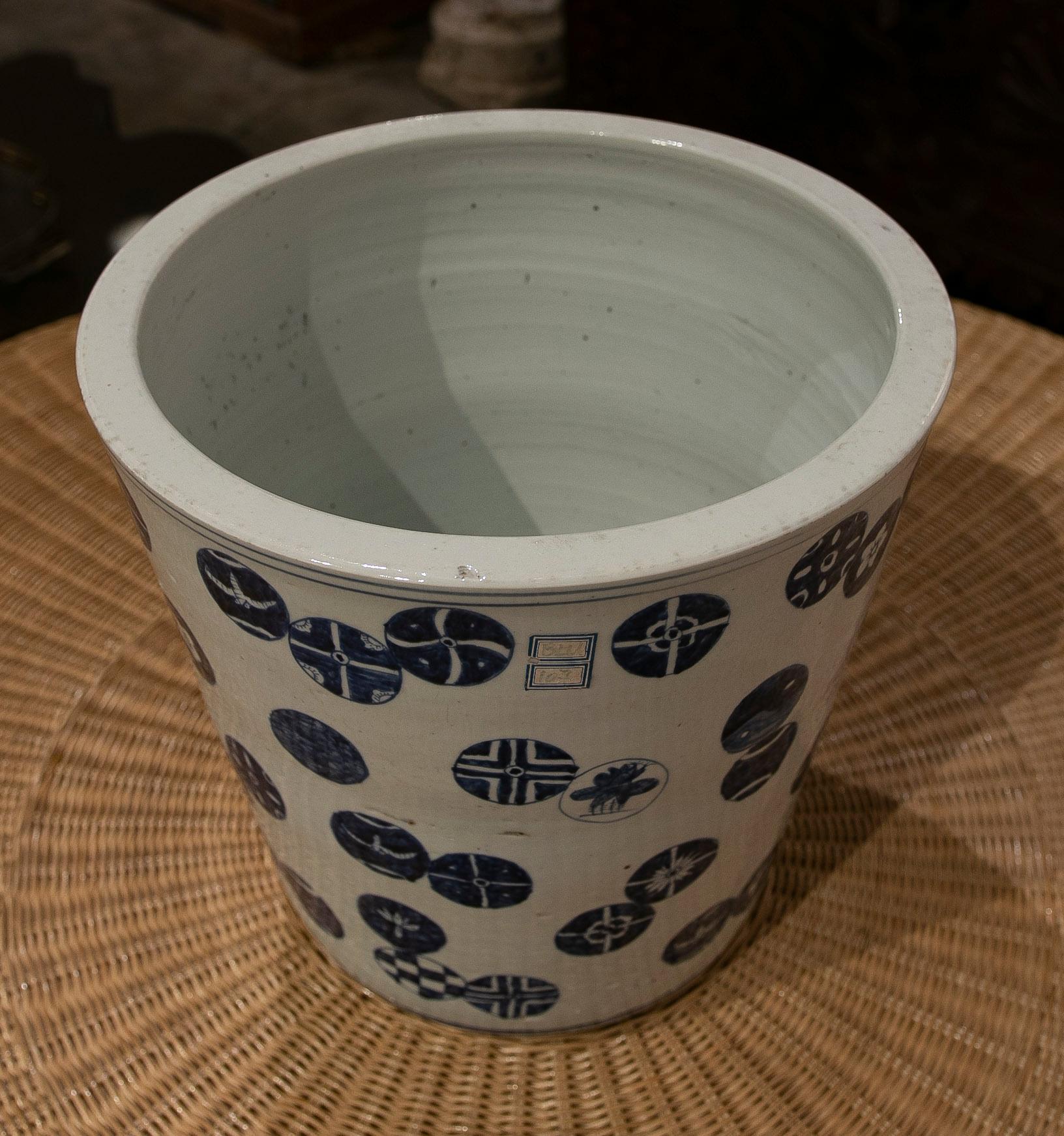 1990s Orientalist Glazed Ceramic Flowerpot Stand For Sale 3