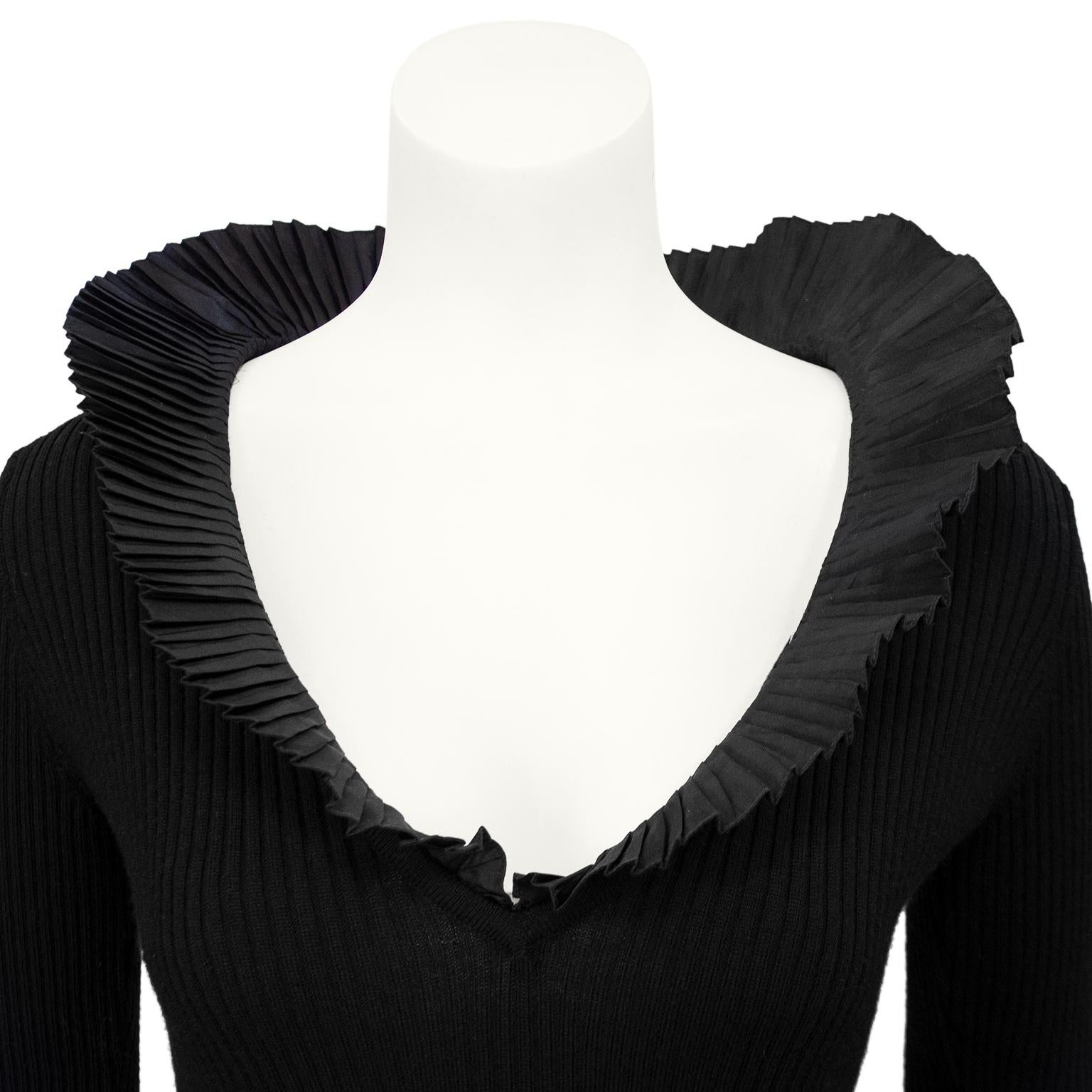 Women's 1990s Oscar de la Renta Black Sweater with Pleated Collar  For Sale