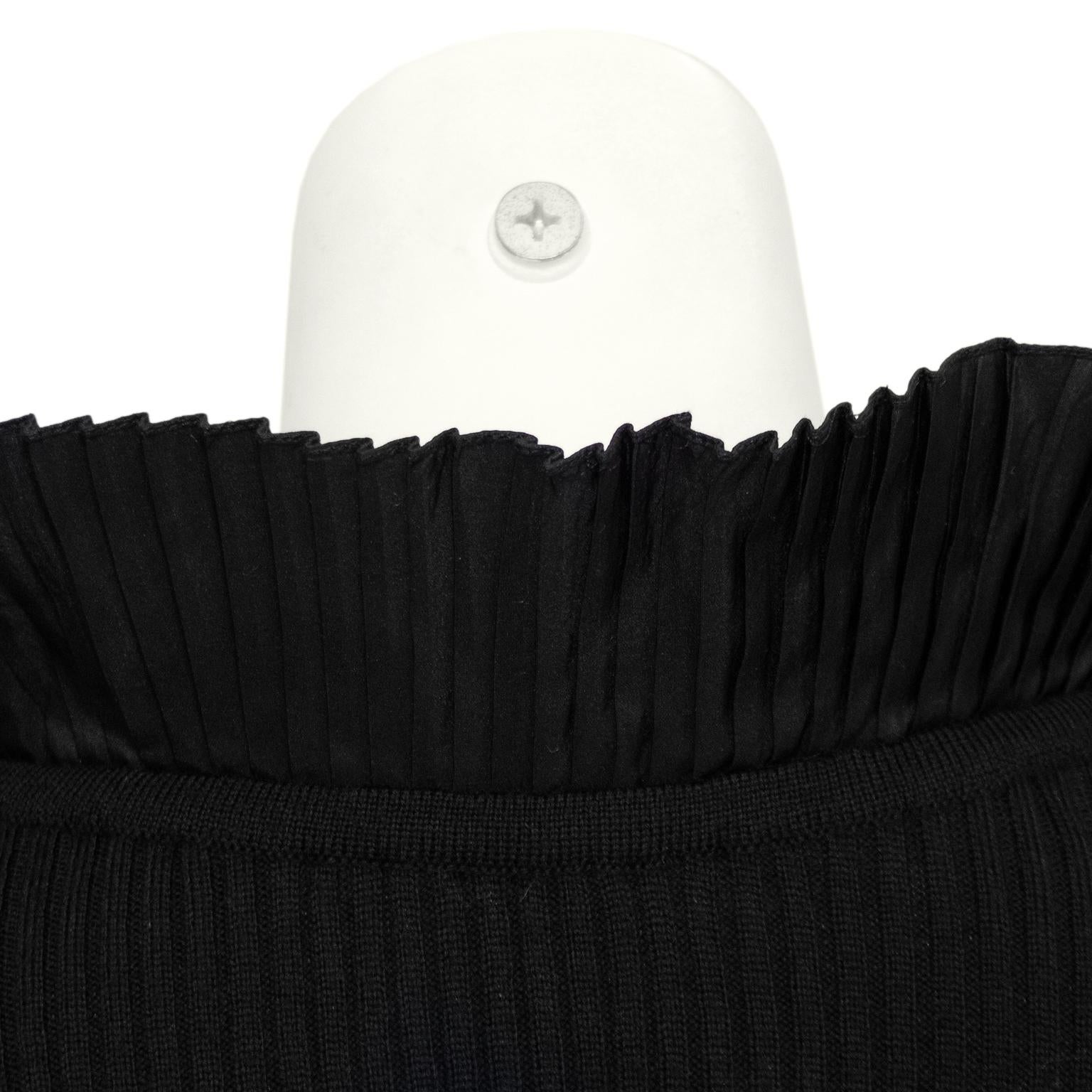 1990s Oscar de la Renta Black Sweater with Pleated Collar For Sale 1