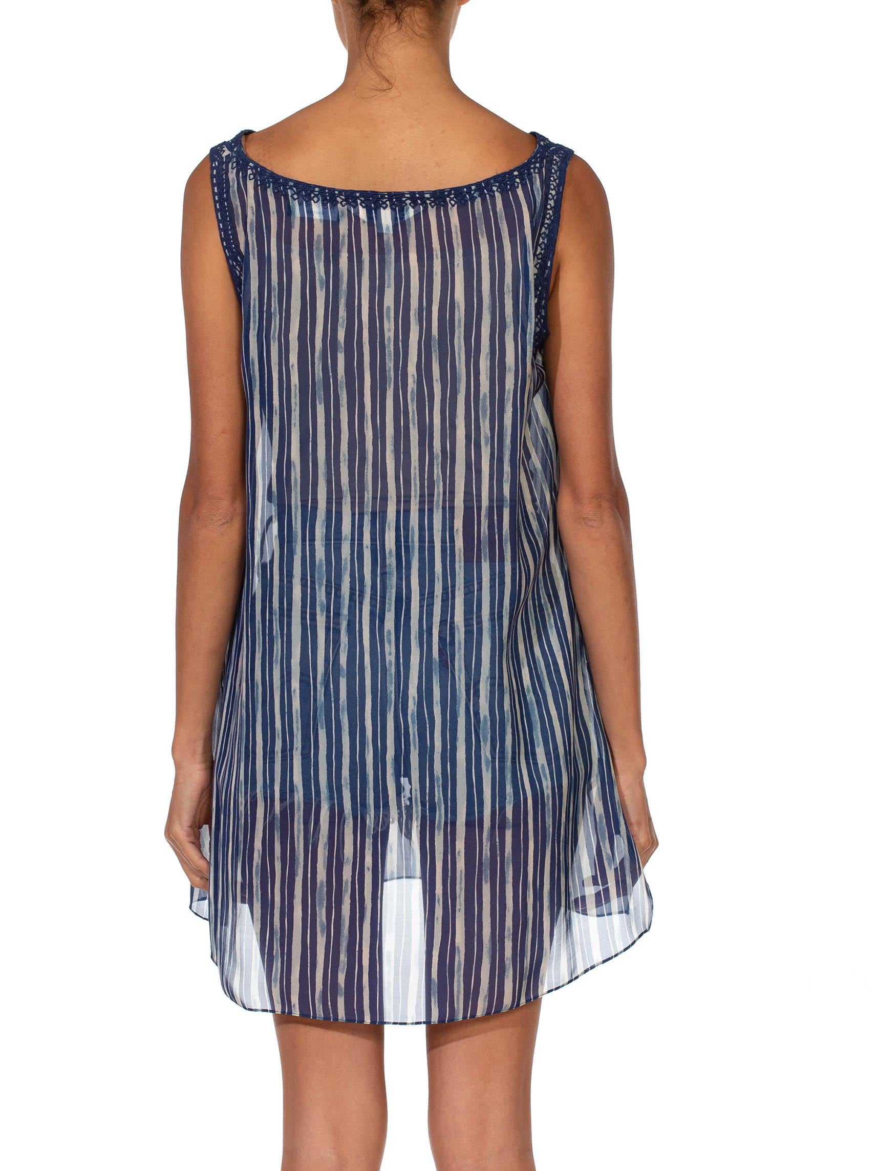 1990S Oscar De La Renta Top a conchiglia in seta ricamata blu e bianca in vendita 1