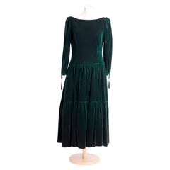 Retro 1990s Oscar De La Renta Green velvet Dress