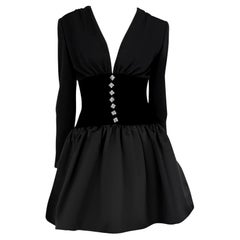 1990er Oscar de La Renta Flare Minikleid aus schwarzem Samt und Satin mit Strass und tiefem Ausschnitt