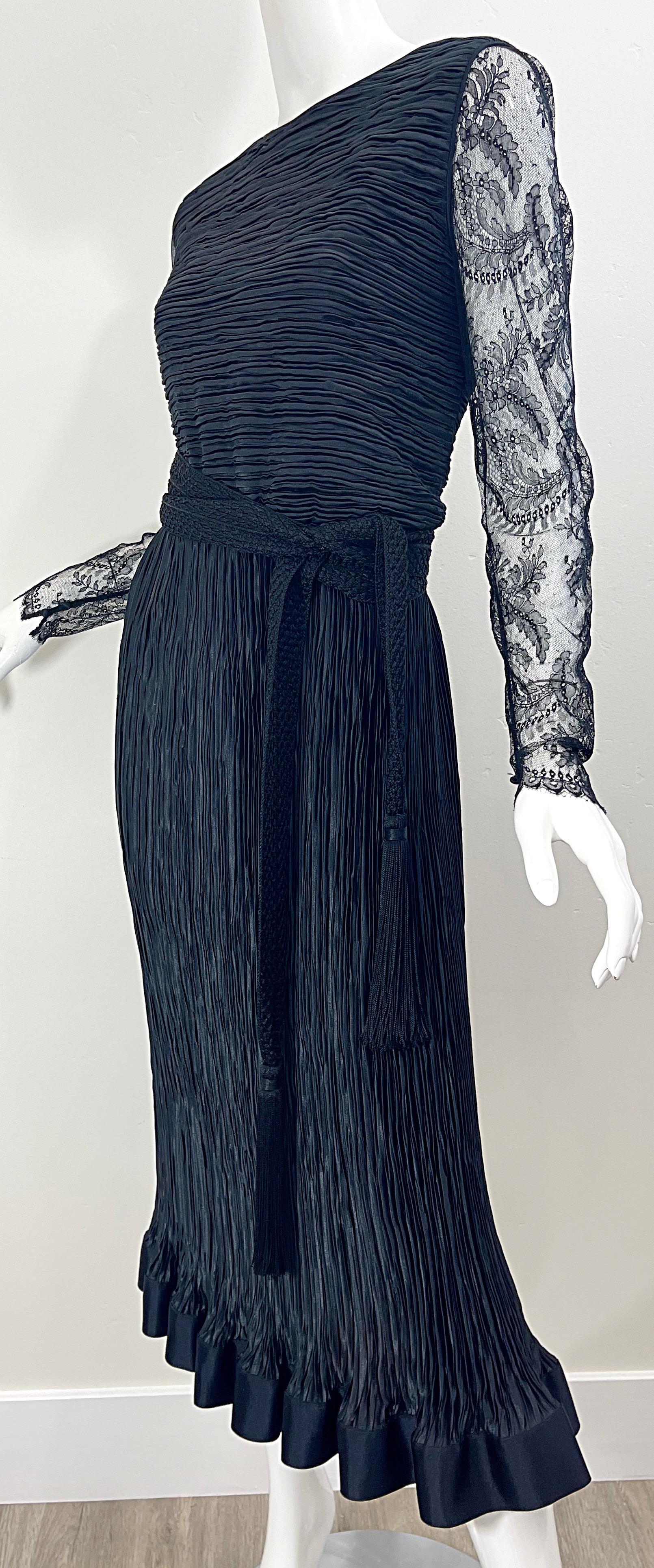 1990s Oscar de la Renta Sz 10 / 12 Black Fortuny French Lace Vintage 90s Dress For Sale 3