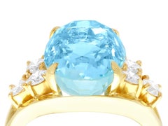 1990er Jahre Ovalschliff Aquamarin und Diamant Gelbgold Cocktail-Ring