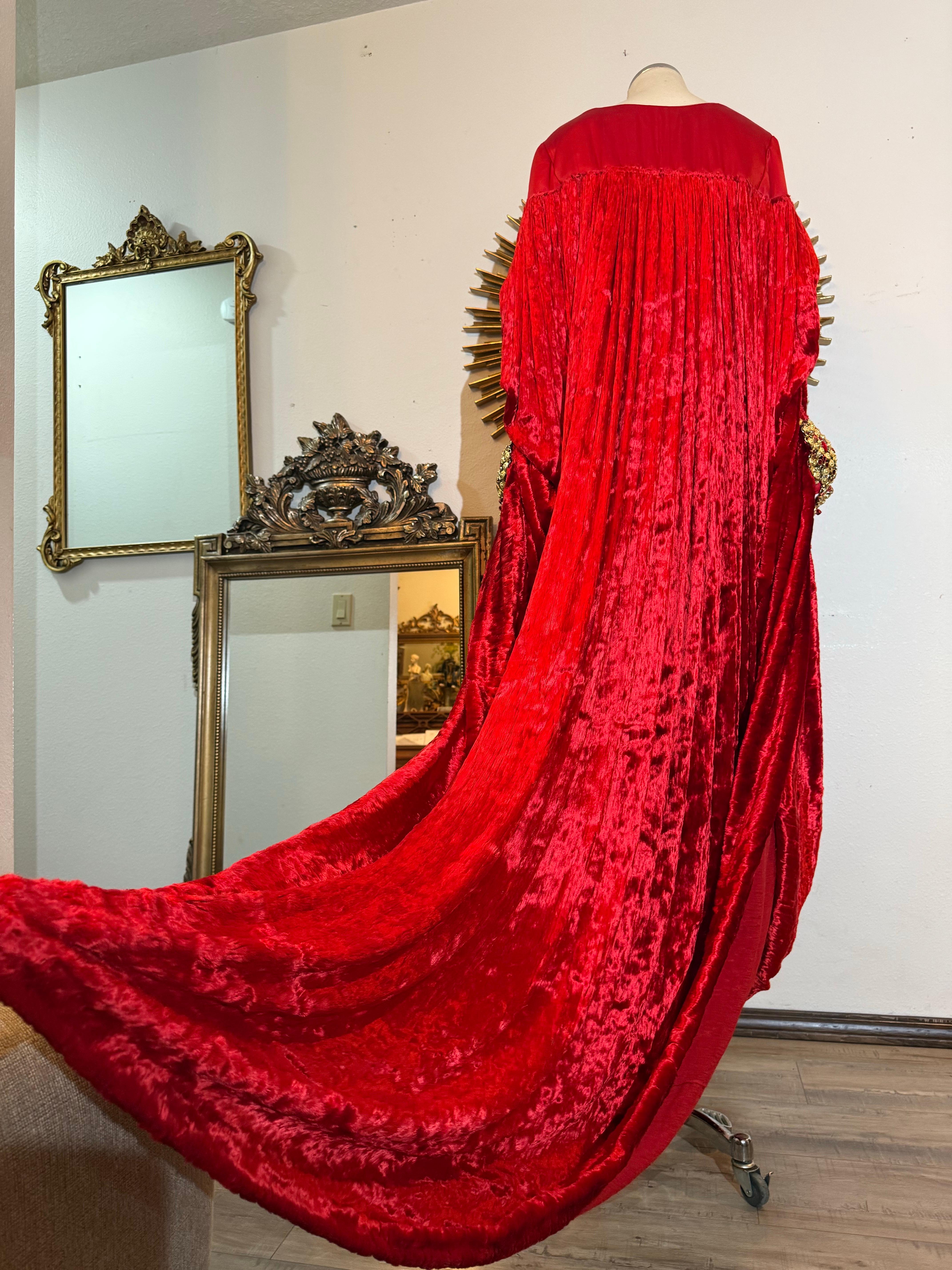 1990er Paco Rabanne Haute Couture Kardinalroter Kaftan aus zerknittertem Samt mit Juwelenmanschette im Angebot 9