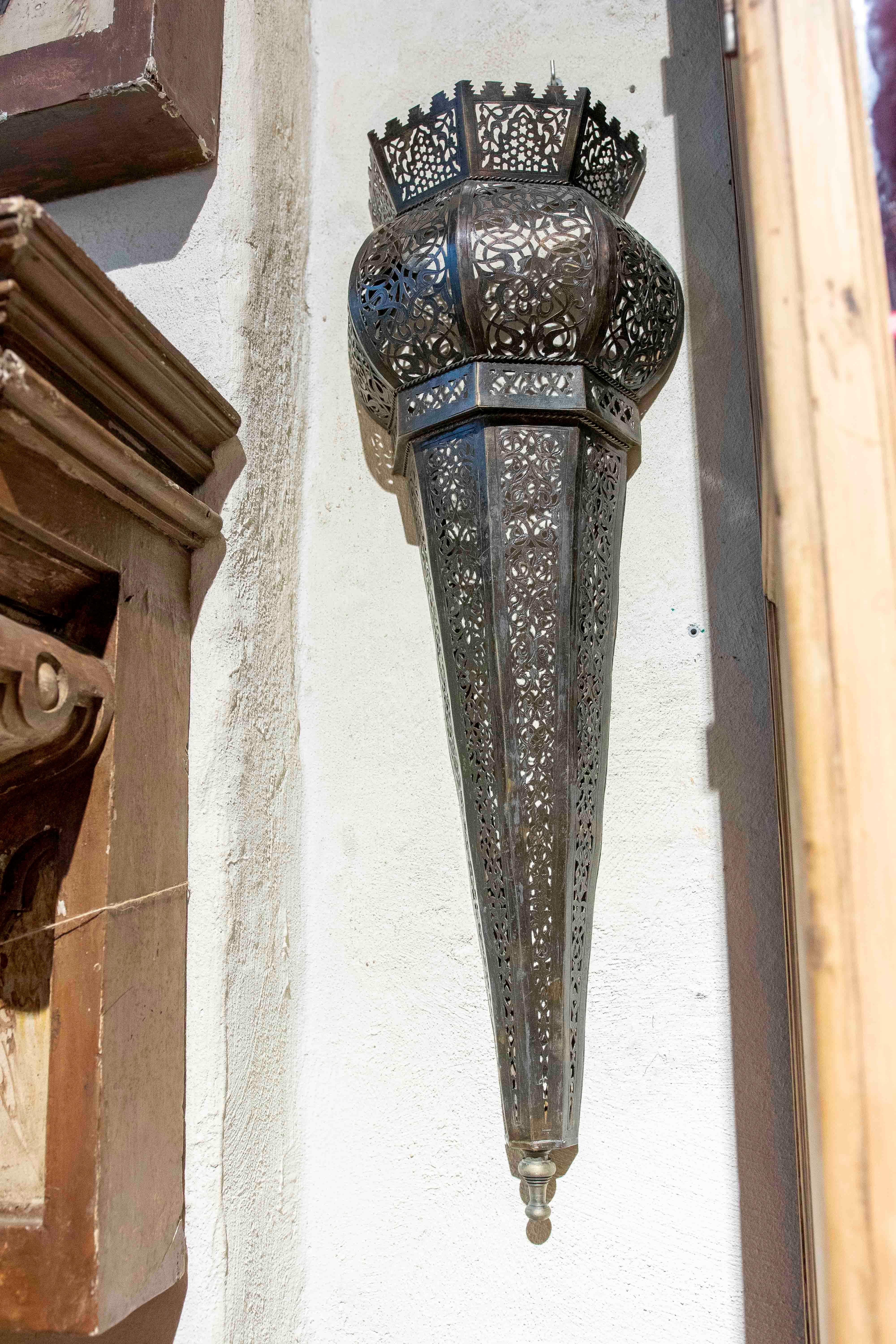 1990s Pair of Arabian Style Wall Sconces in Openwork Metal For Sale 5