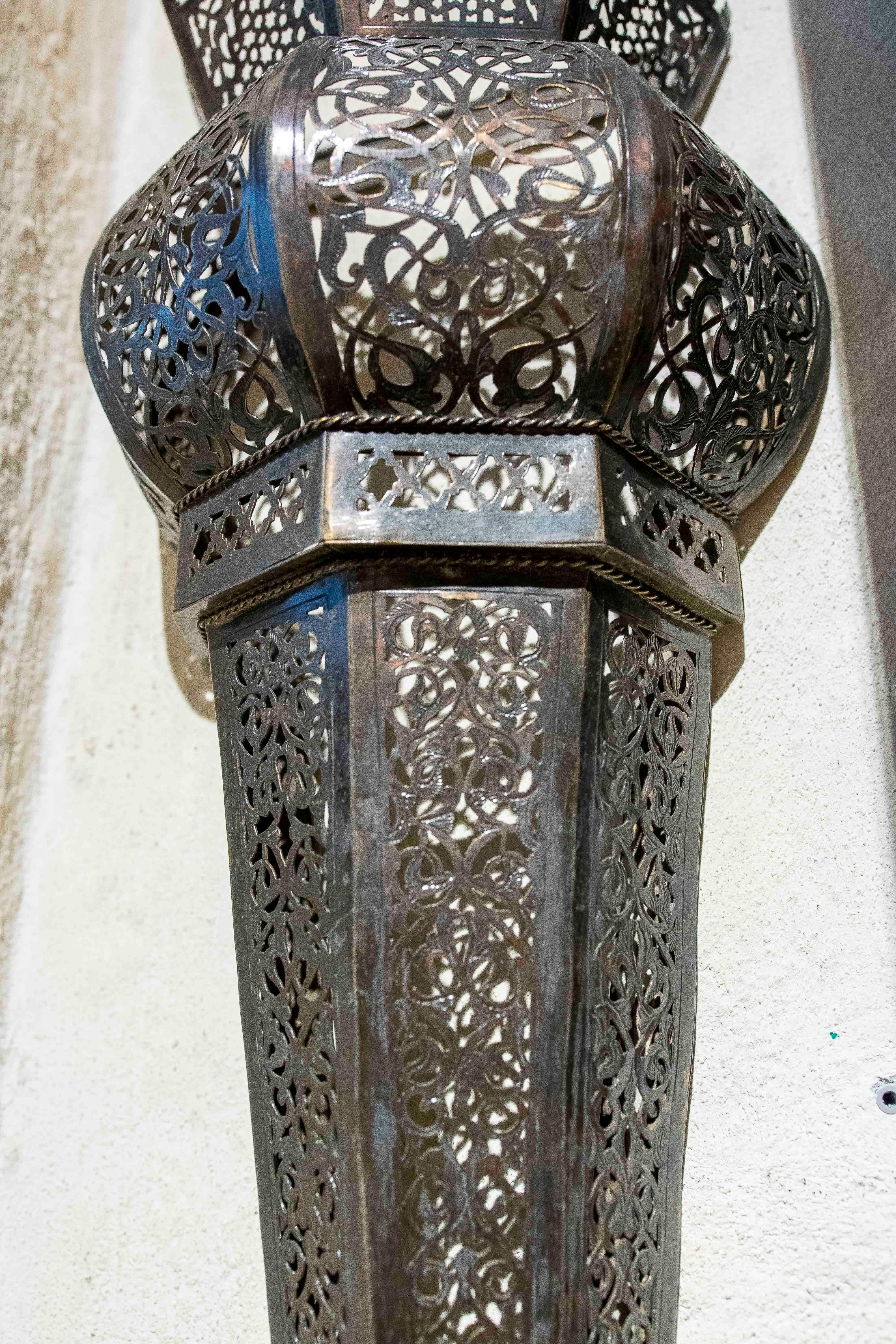 1990s Pair of Arabian Style Wall Sconces in Openwork Metal For Sale 7