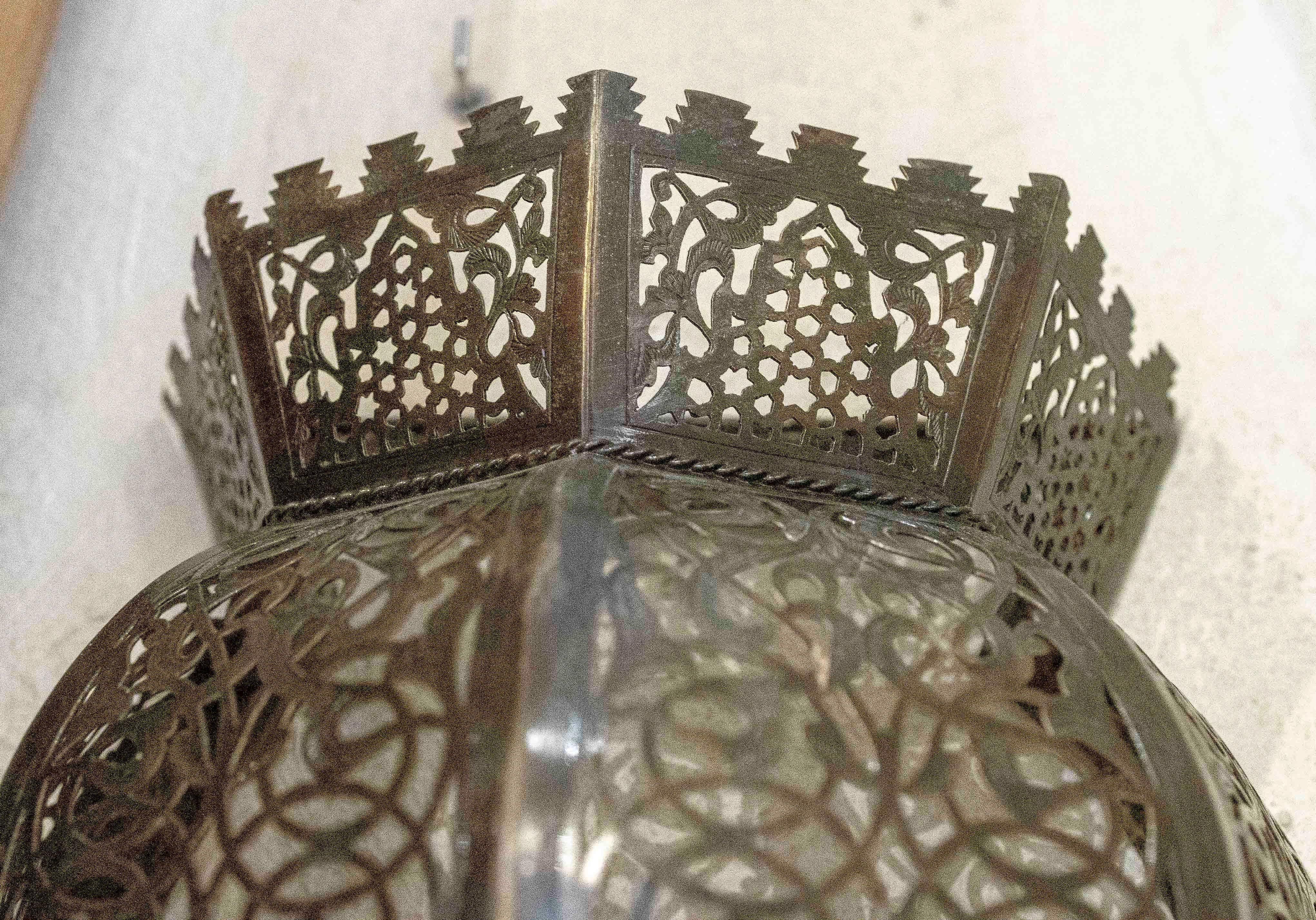 1990s Pair of Arabian Style Wall Sconces in Openwork Metal For Sale 1