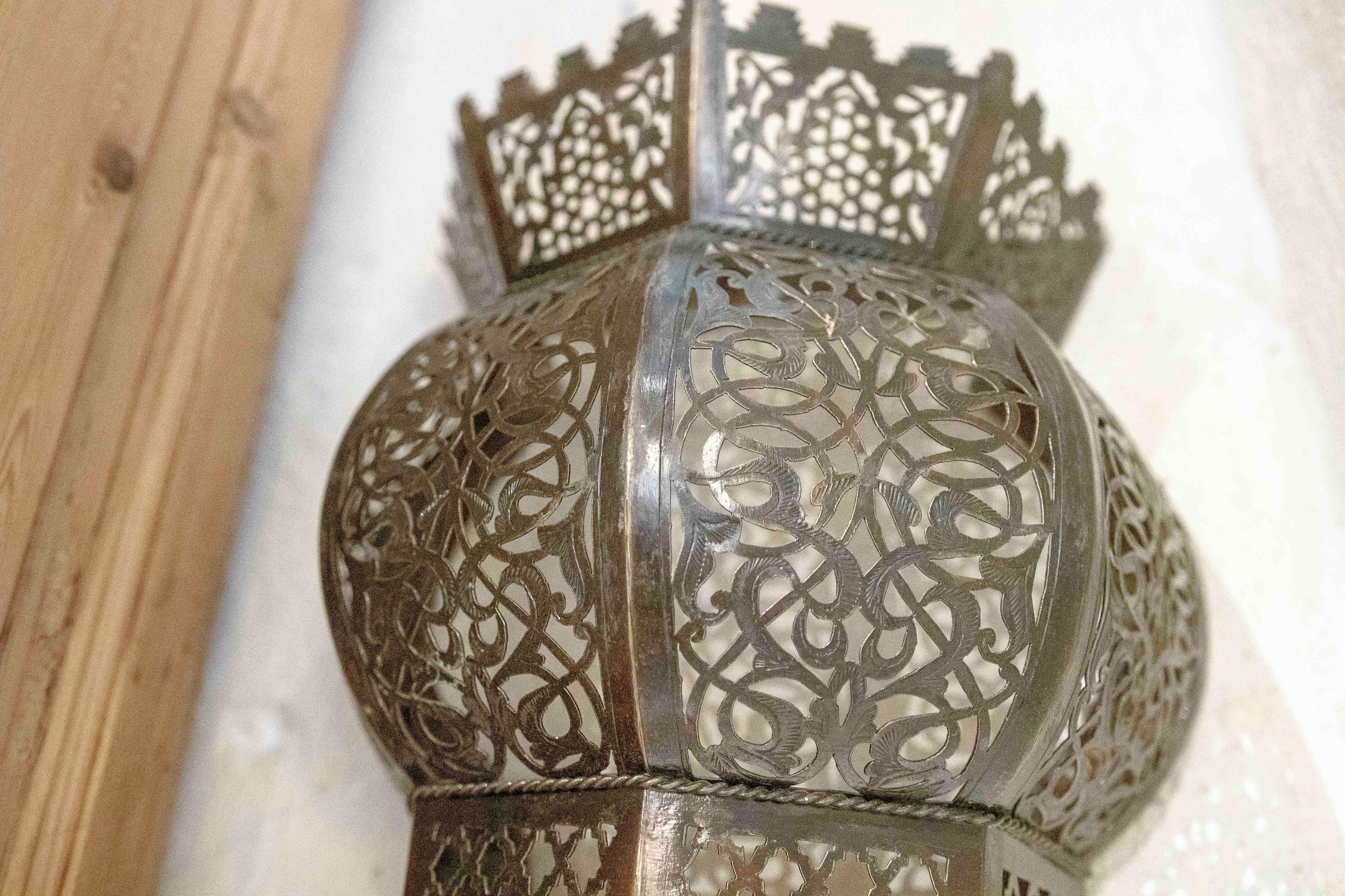 1990s Pair of Arabian Style Wall Sconces in Openwork Metal For Sale 2