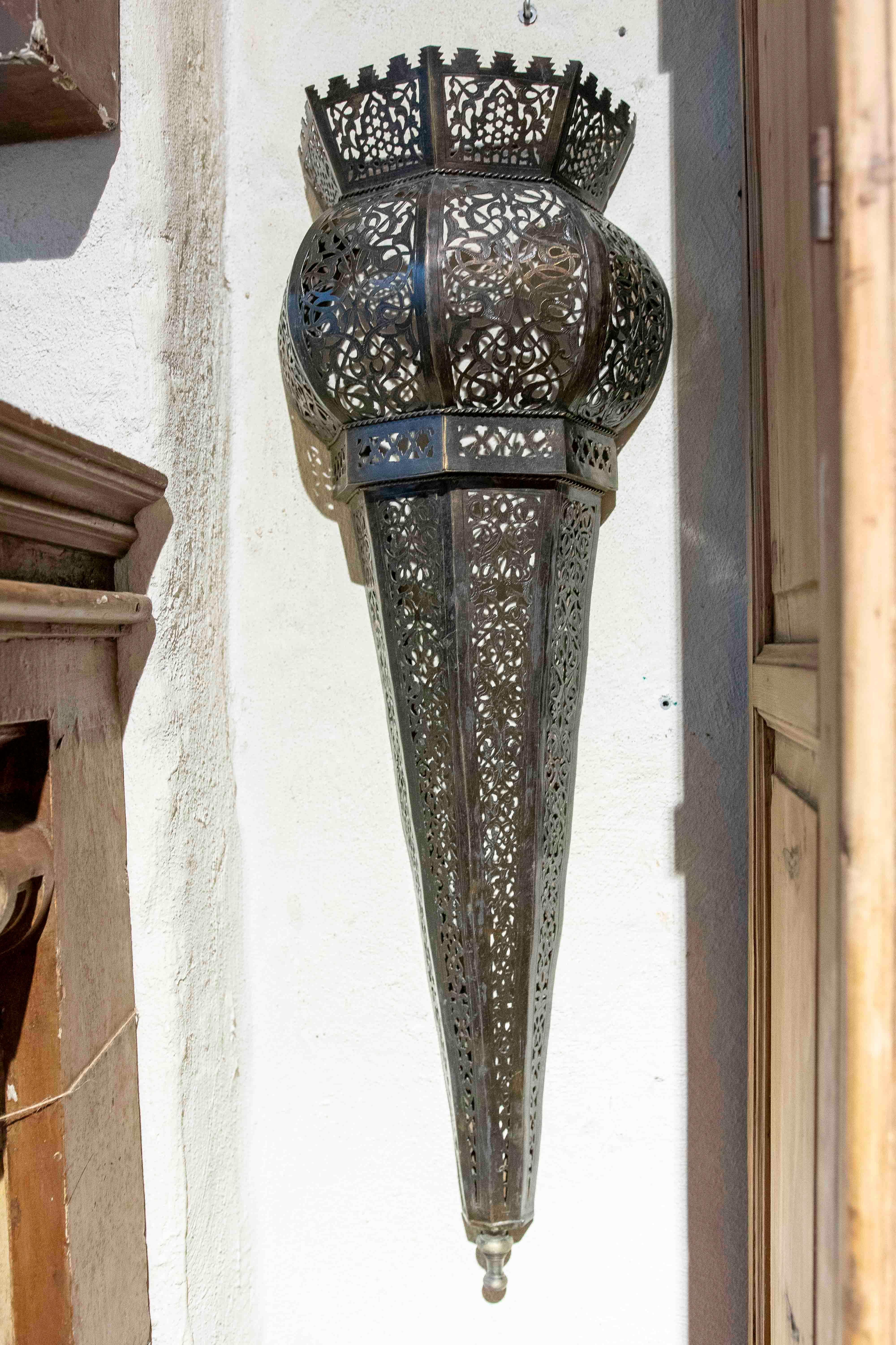 1990s Pair of Arabian Style Wall Sconces in Openwork Metal For Sale 4