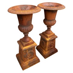 1990s Pair of Cast Iron Planters with Rust Patina 1990s Pair of Cast Iron Planters with Rust Patina
