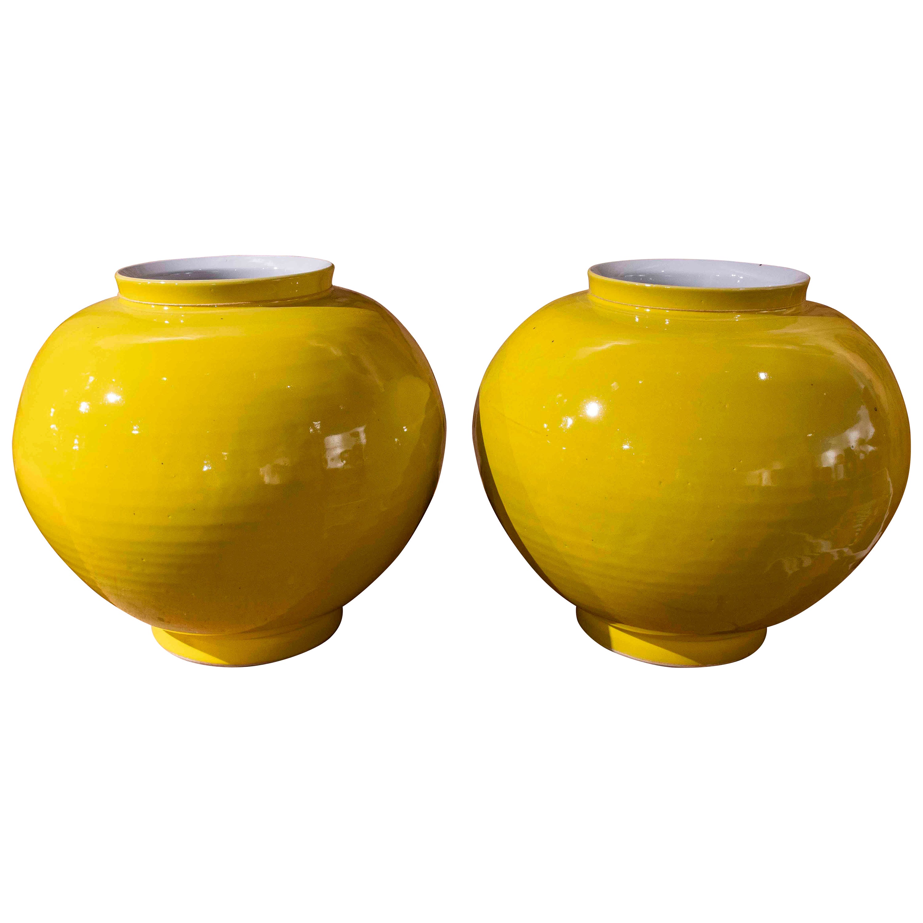 1990 Paire de vases globulaires en céramique jaune émaillée
