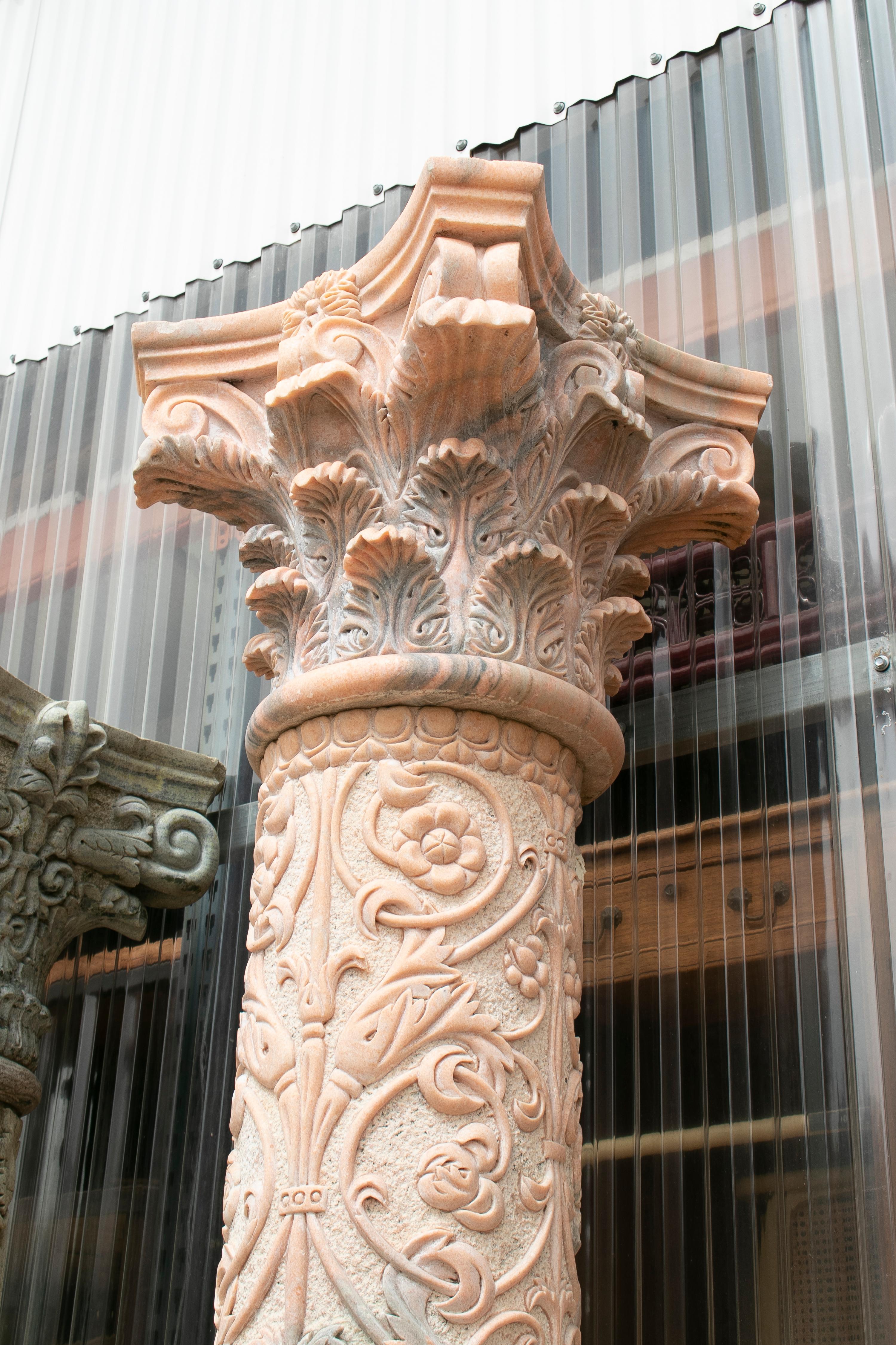 1990s Pair of Hand Carved Rosetta Marble Corinthian Columns In Good Condition In Marbella, ES