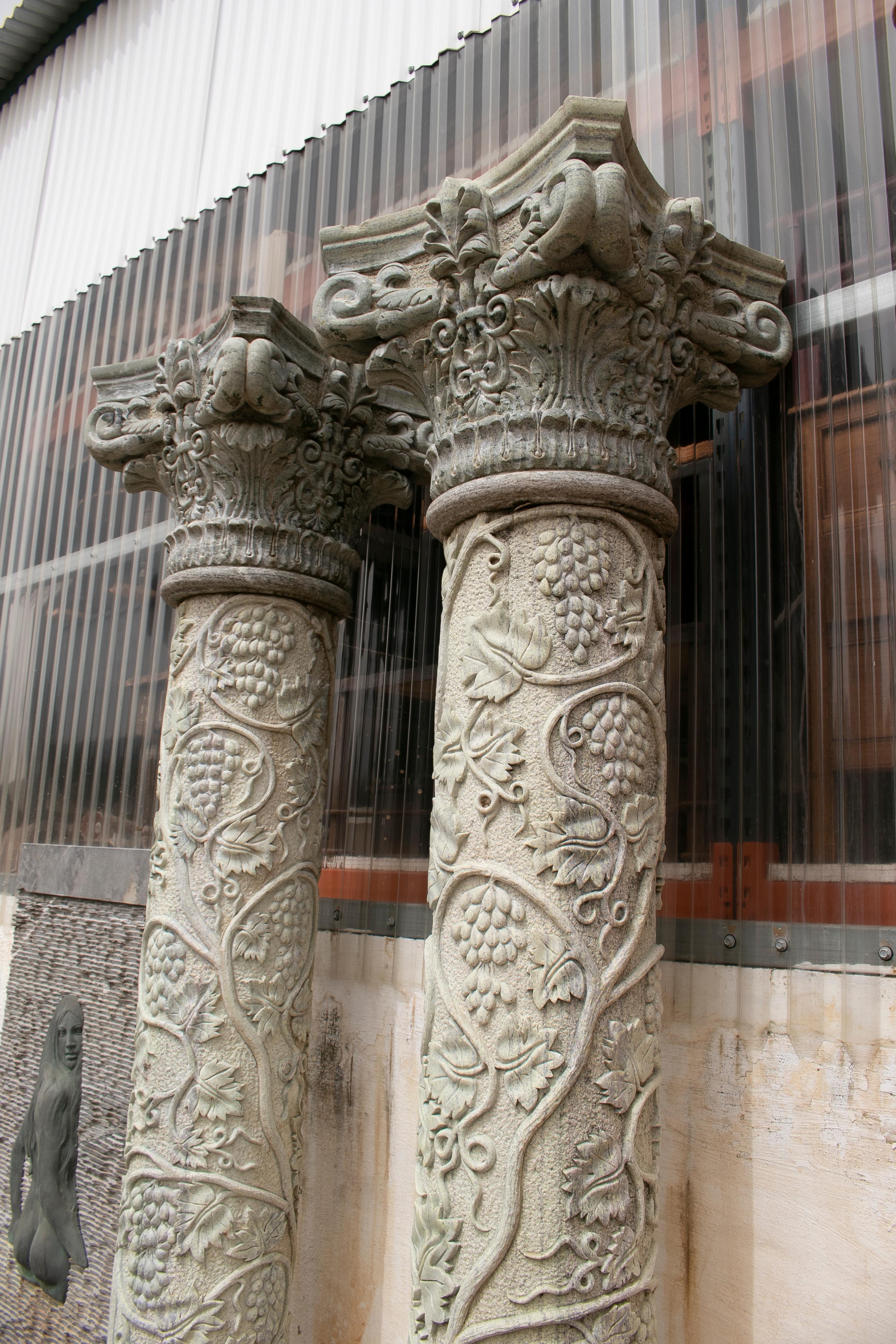 European 1990s Pair of Hand Carved Serpentine Green Marble Corinthian Columns