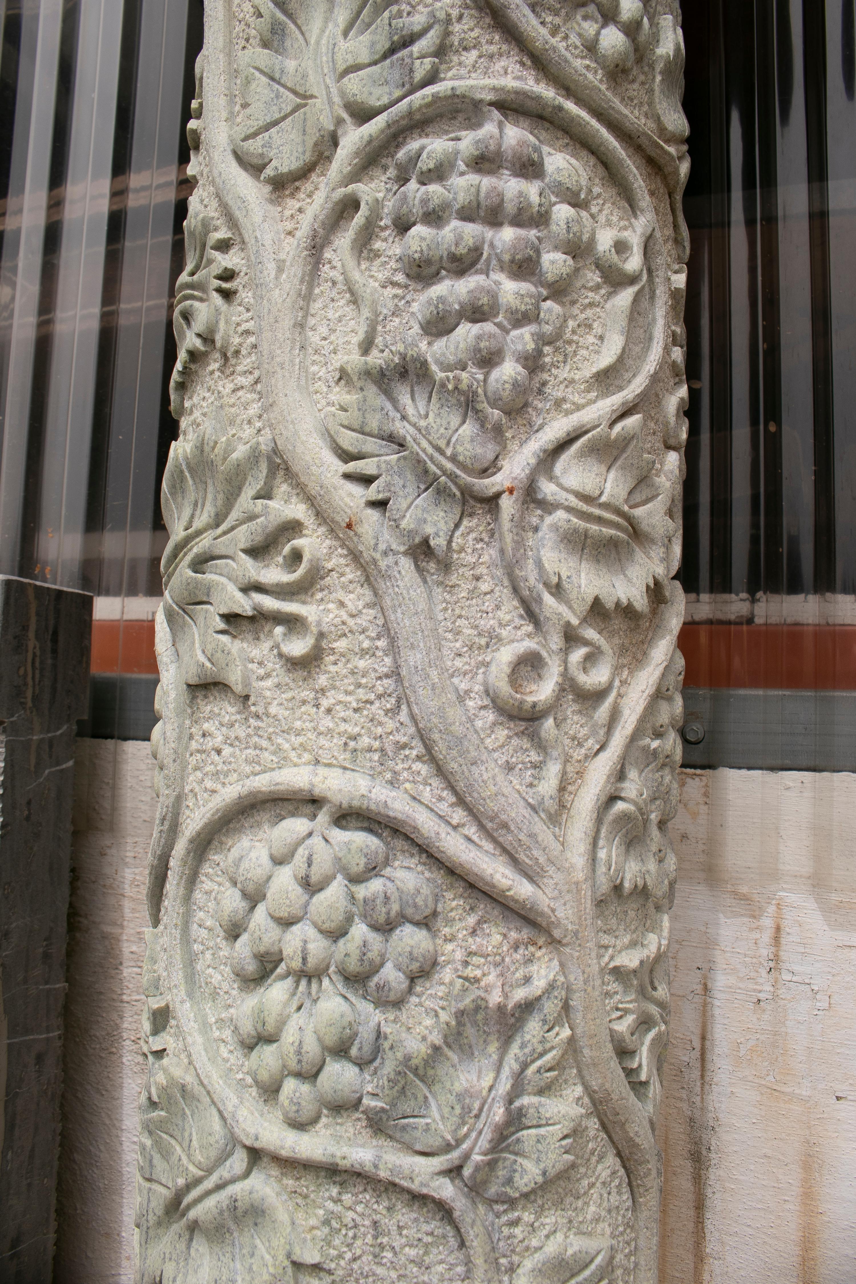 1990s Pair of Hand Carved Serpentine Green Marble Corinthian Columns In Good Condition In Marbella, ES