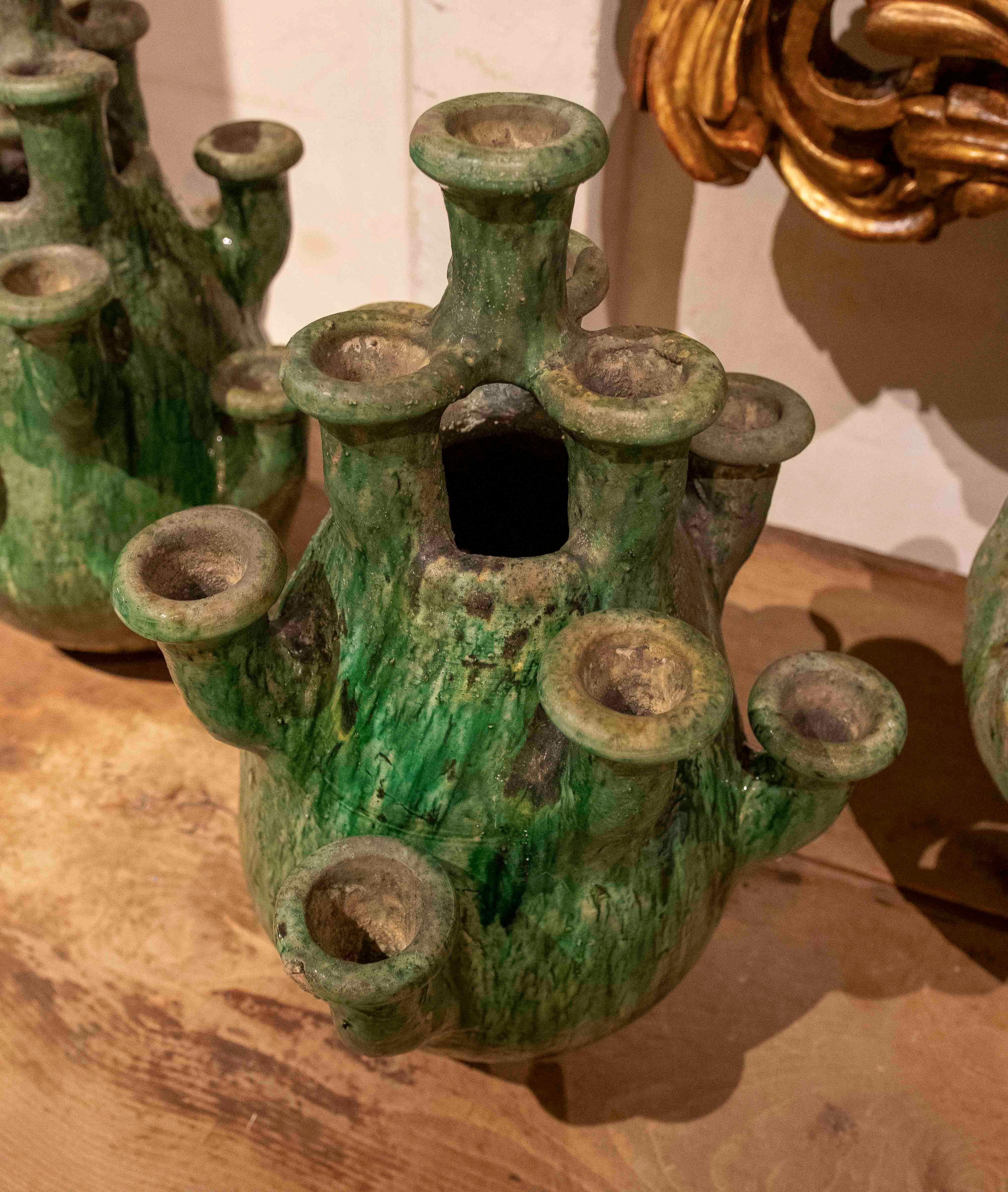 Pareja de jarrones esmaltados artesanales de los años 90 en tonos verdes en venta 5