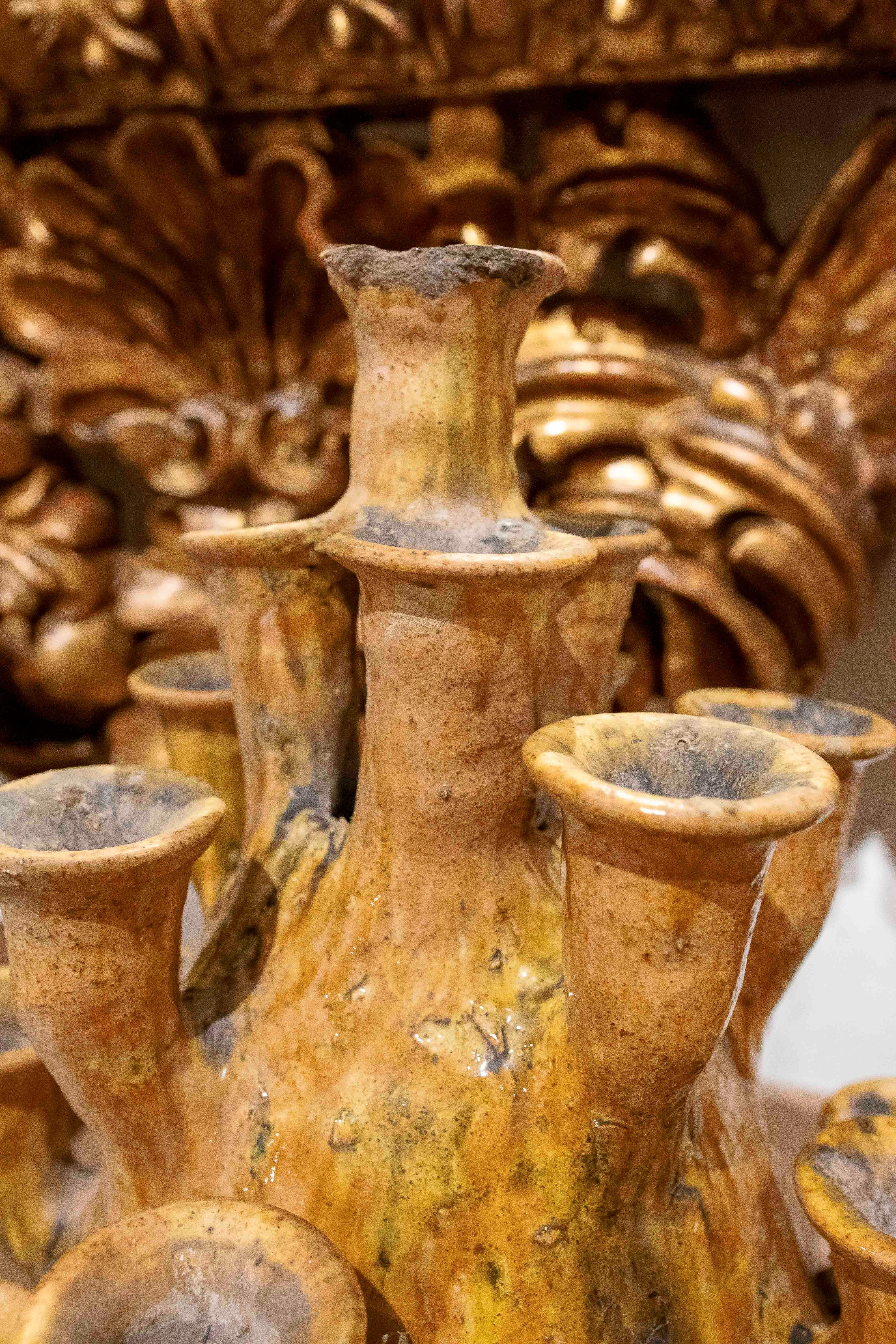 1990 Paire de vases émaillés artisanaux dans les tons jaunes en vente 1