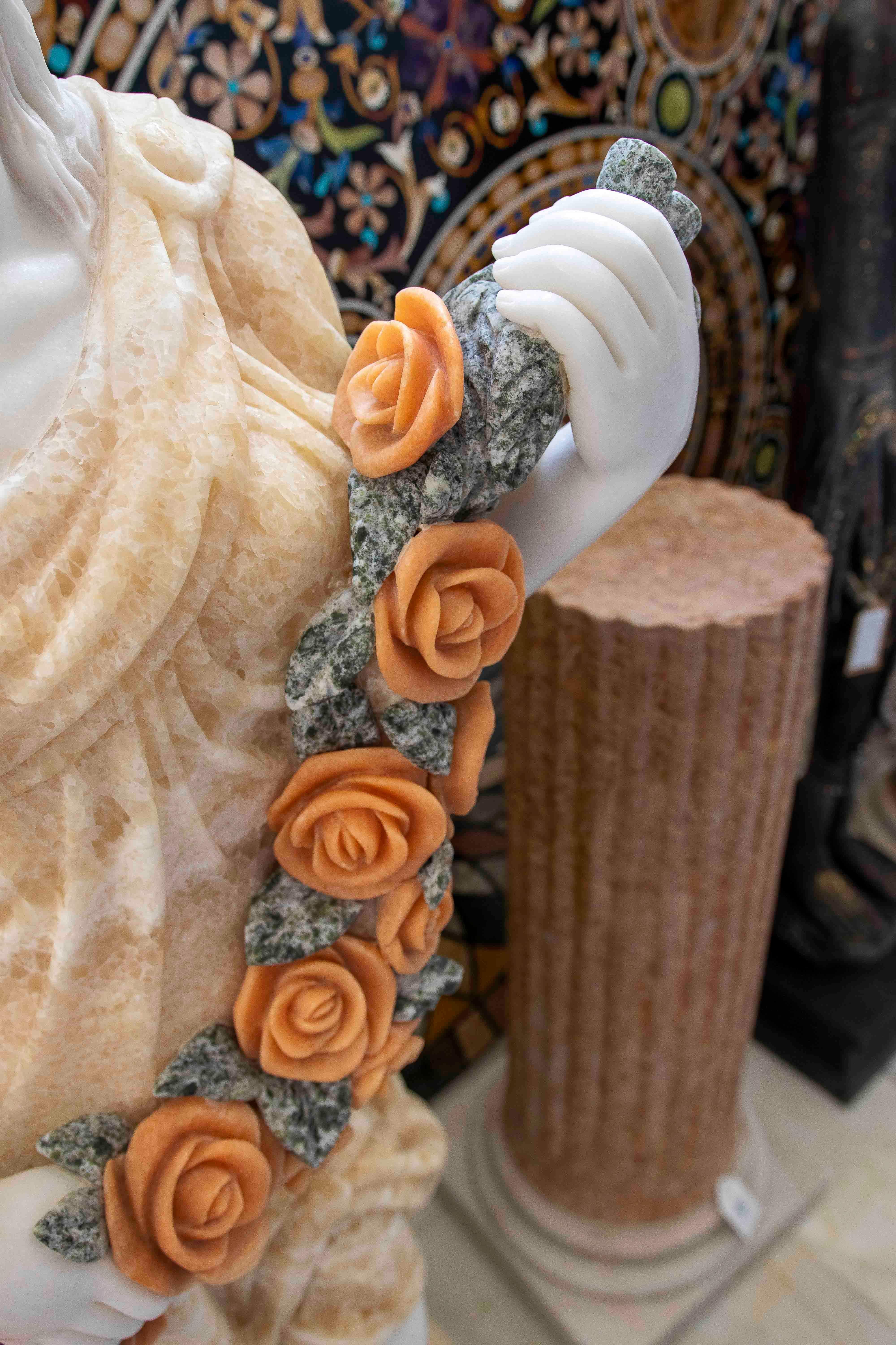 1990s Pair of Marble Sculptures Depicting Allegories of Spring In Good Condition For Sale In Marbella, ES
