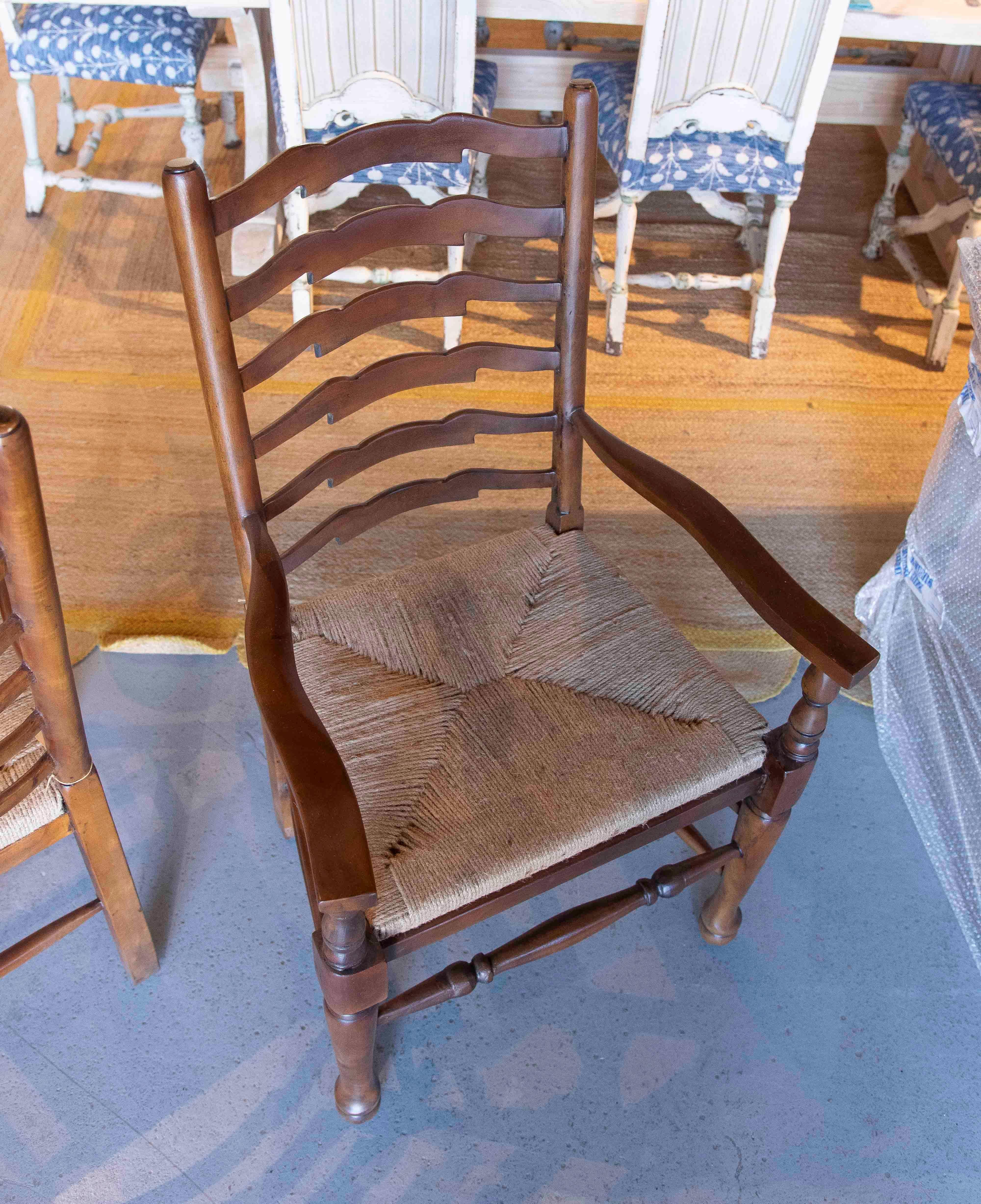 1990s Pareja de sillas de roble con brazos y asiento de malla de fibra natural en venta 7