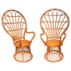 1990er Jahre Ein Paar Rattan- und Korbsessel mit hoher Rückenlehne in brauner Farbe
