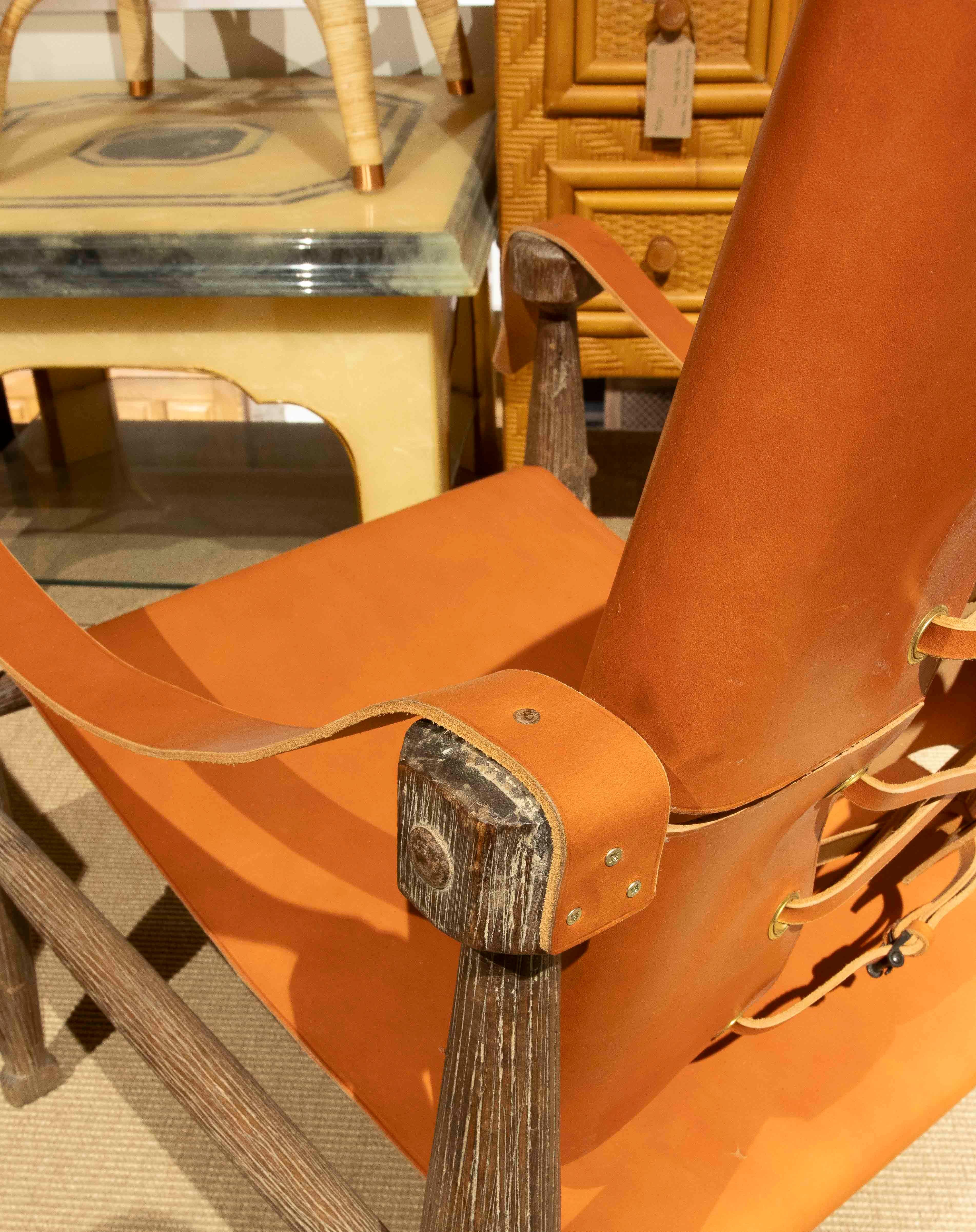 Pelle Anni '90 Coppia di poltrone Safari in pelle e legno in stile scandinavo in vendita