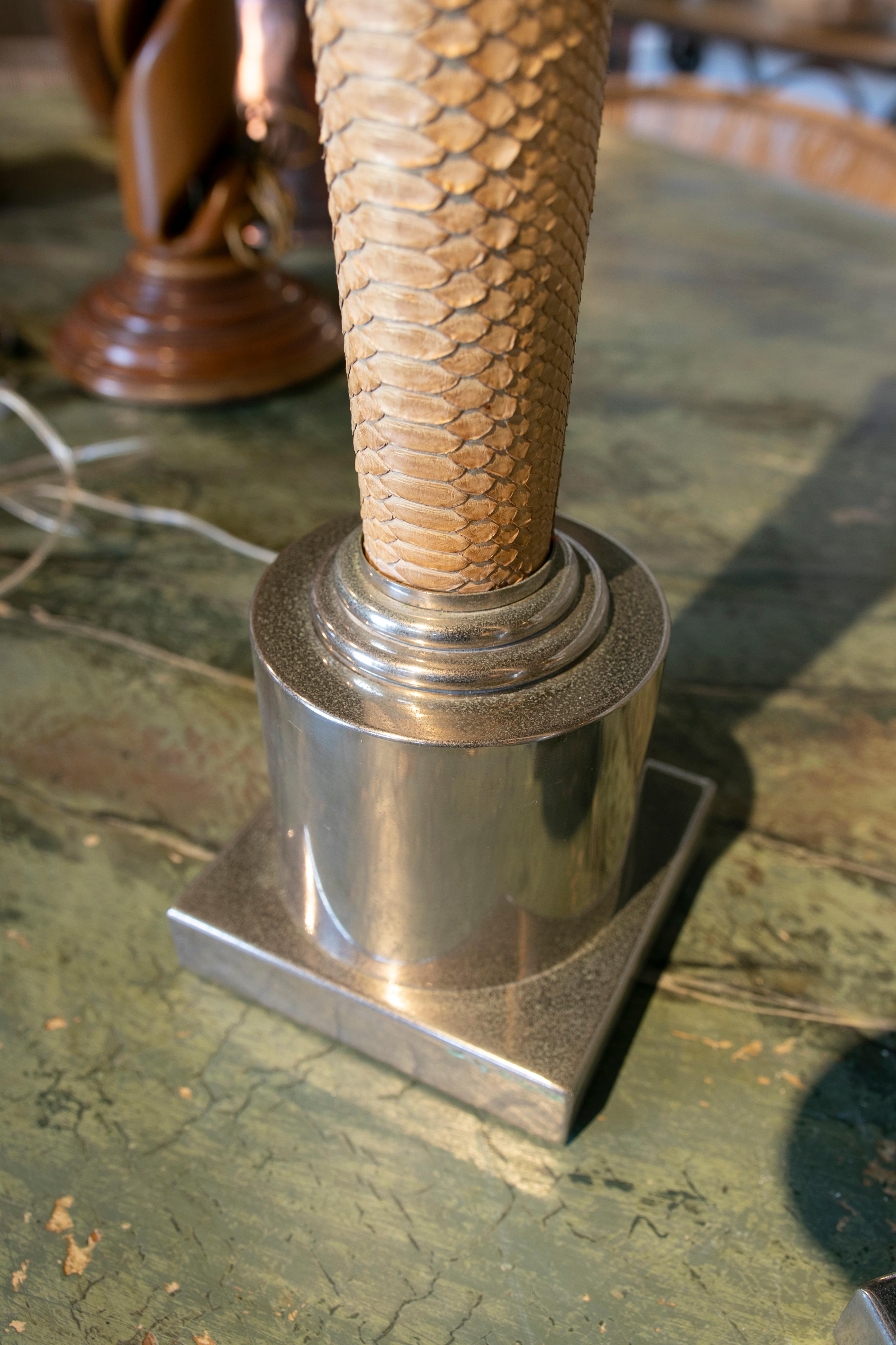 Espagnol Paire de lampes de bureau en cuir et acier des années 1990 en vente