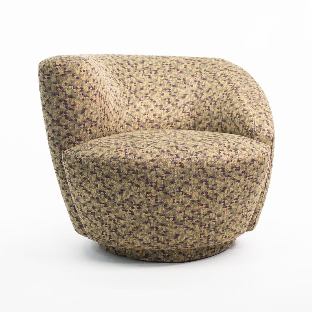 1990 Paire de chaises pivotantes en tissu à motifs en vente 3