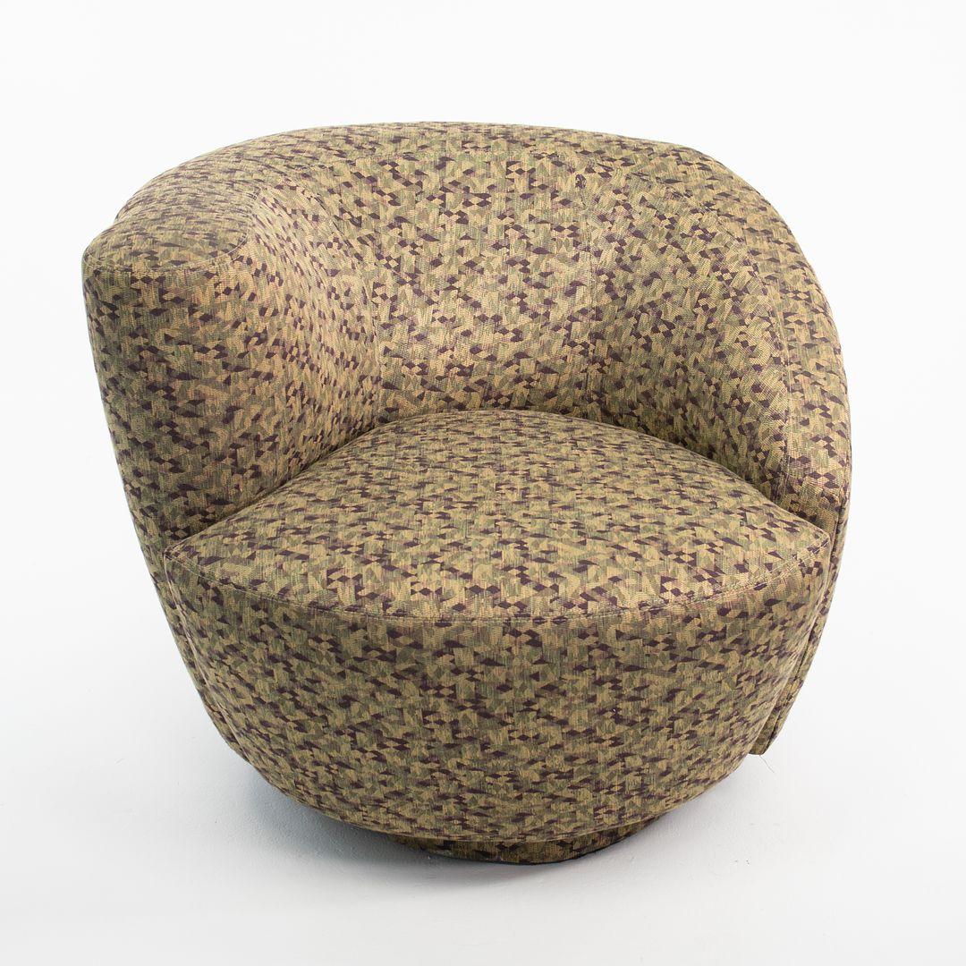 1990 Paire de chaises pivotantes en tissu à motifs en vente 1