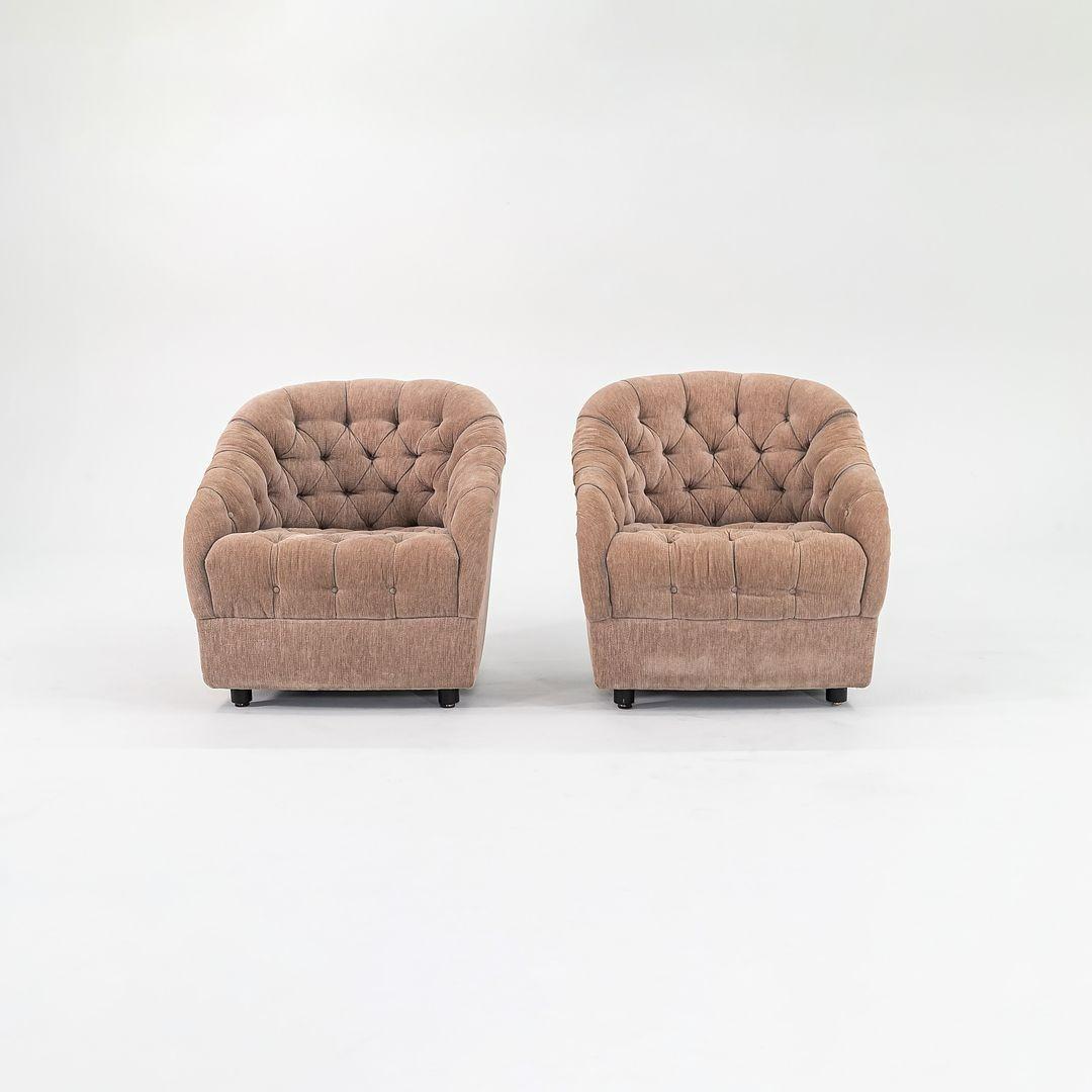1990s Pair of Ward Bennett for Geiger Tufted Club Chairs in Tan Velvet For Sale 4