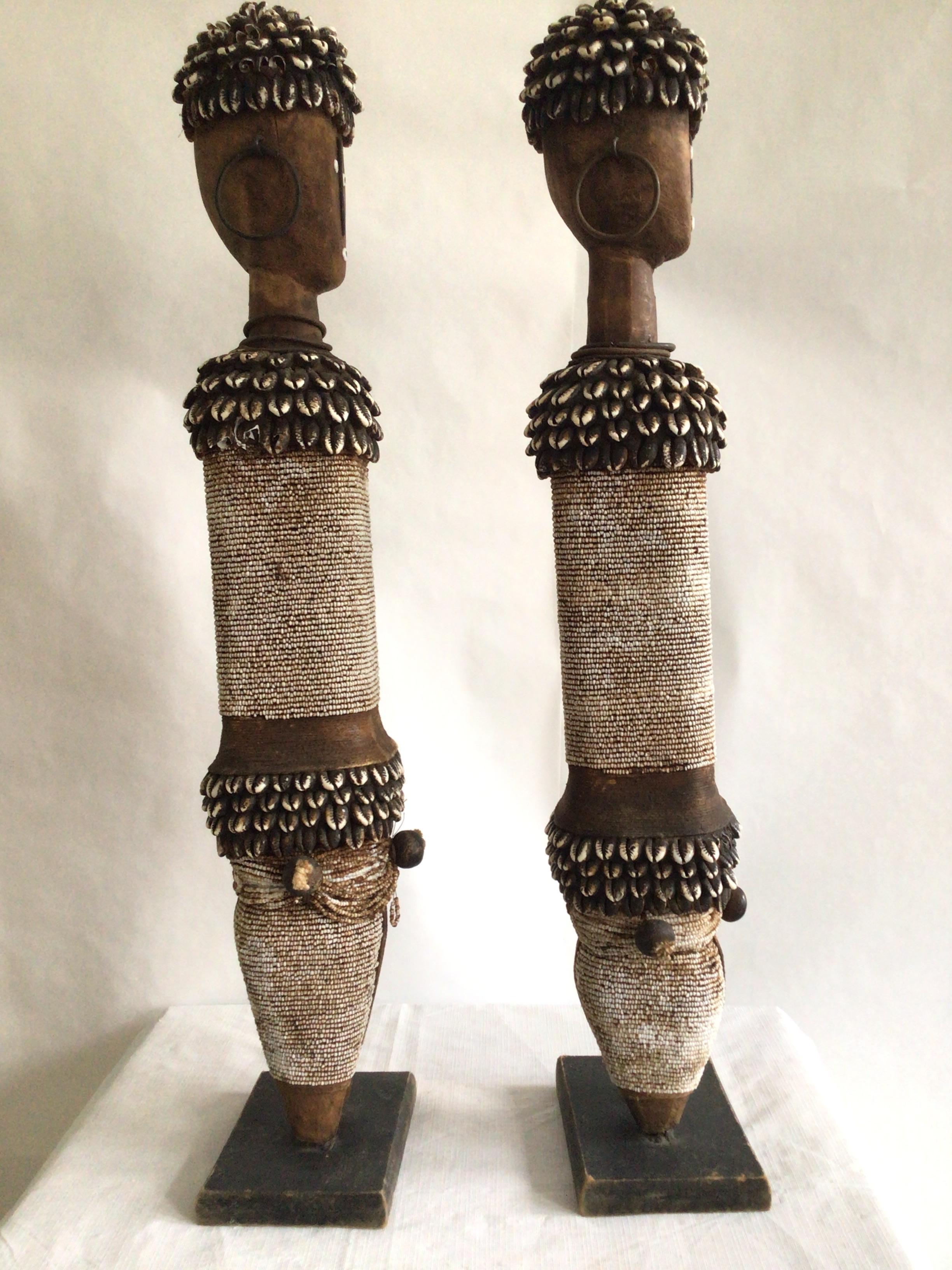 Cameroonian 1990s Pair of Wood And Shells Beaded Namji Dolls On Wood Bases For Sale