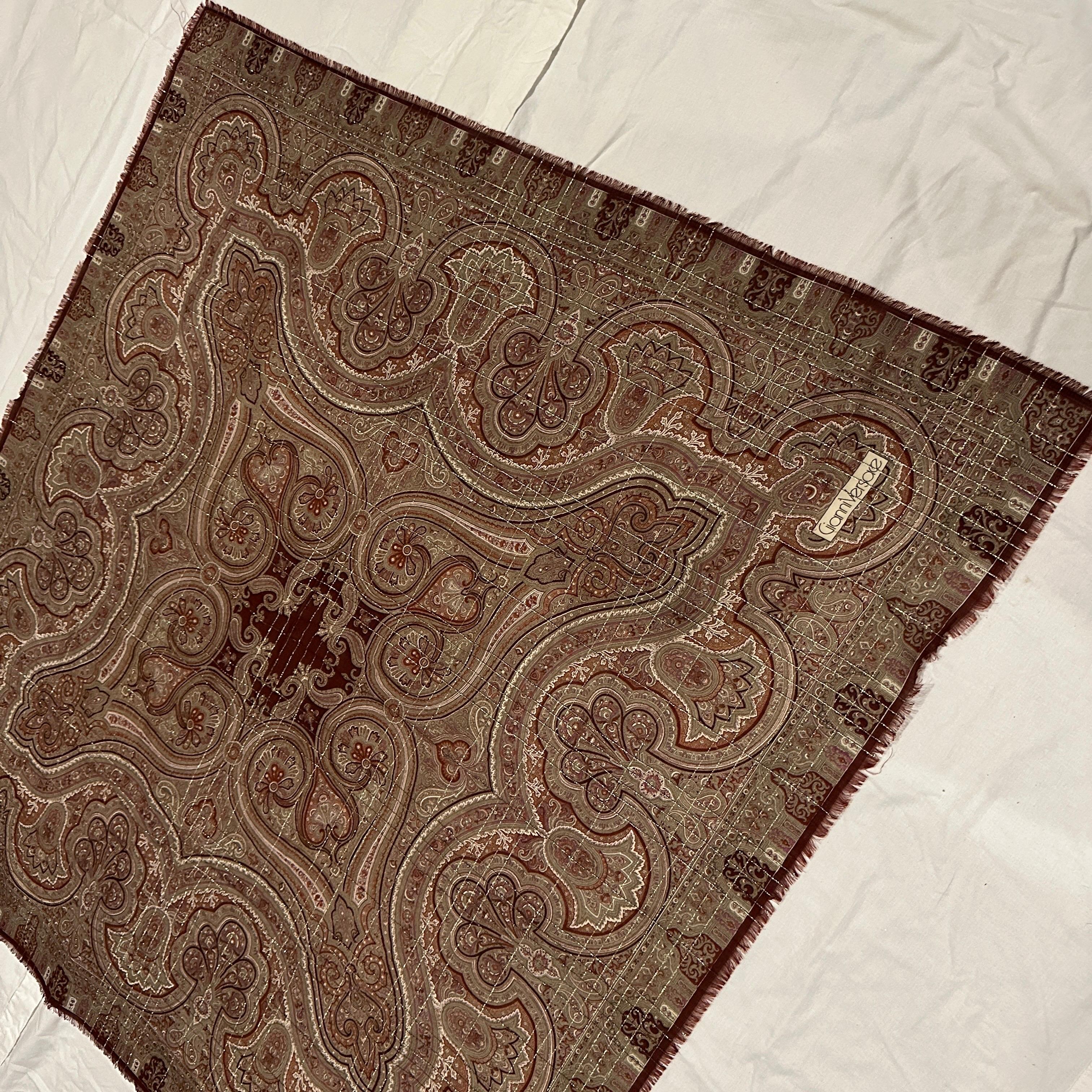 1990er Jahre Paisley-Muster Seide riesigen Schal von Gianni Versace im Angebot 5