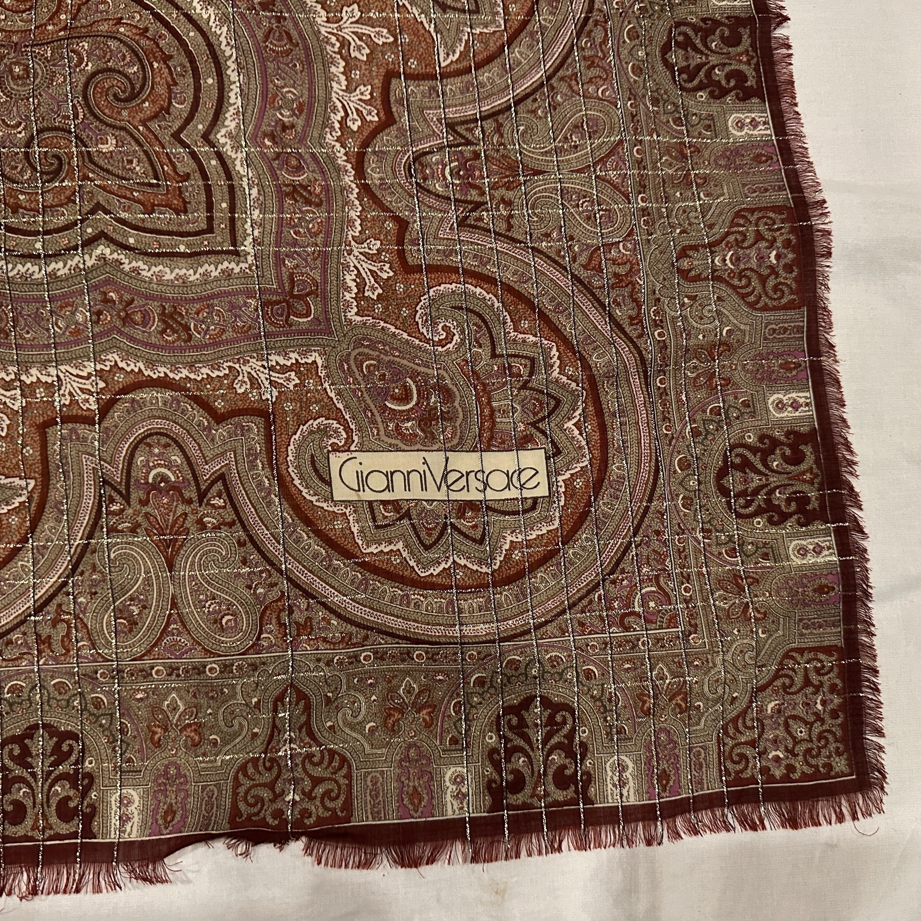 1990er Jahre Paisley-Muster Seide riesigen Schal von Gianni Versace im Angebot 2