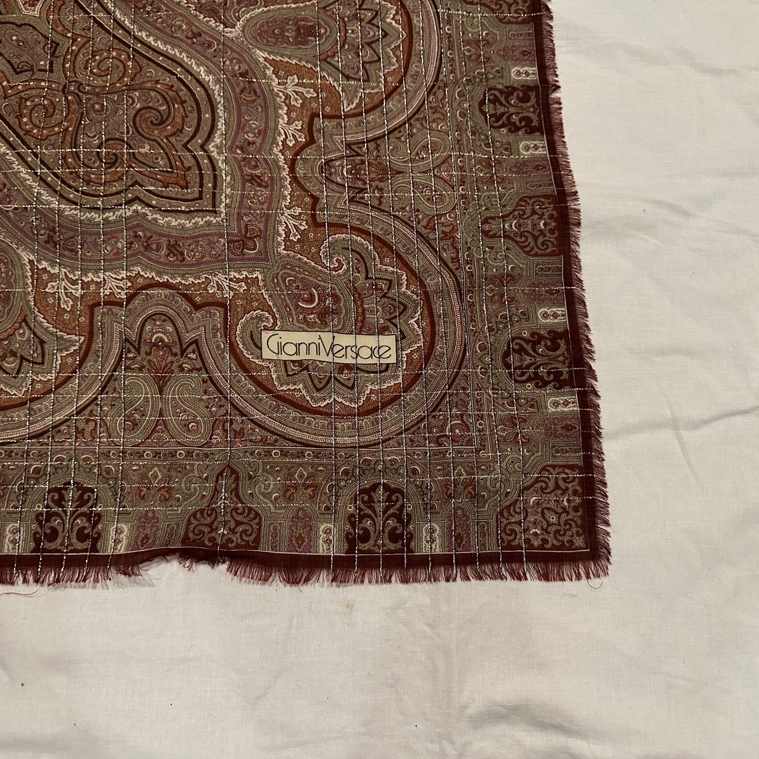 1990er Jahre Paisley-Muster Seide riesigen Schal von Gianni Versace im Angebot 4